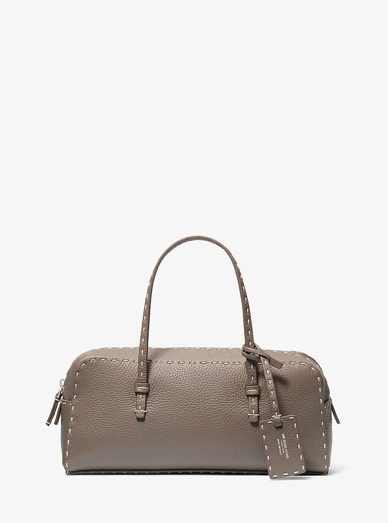 Michael Kors Roberta Hand-Stitched Pebbled Leather Satchel | Limited Edition — Made in Italy en Mocha — vista frontal | Original Export
