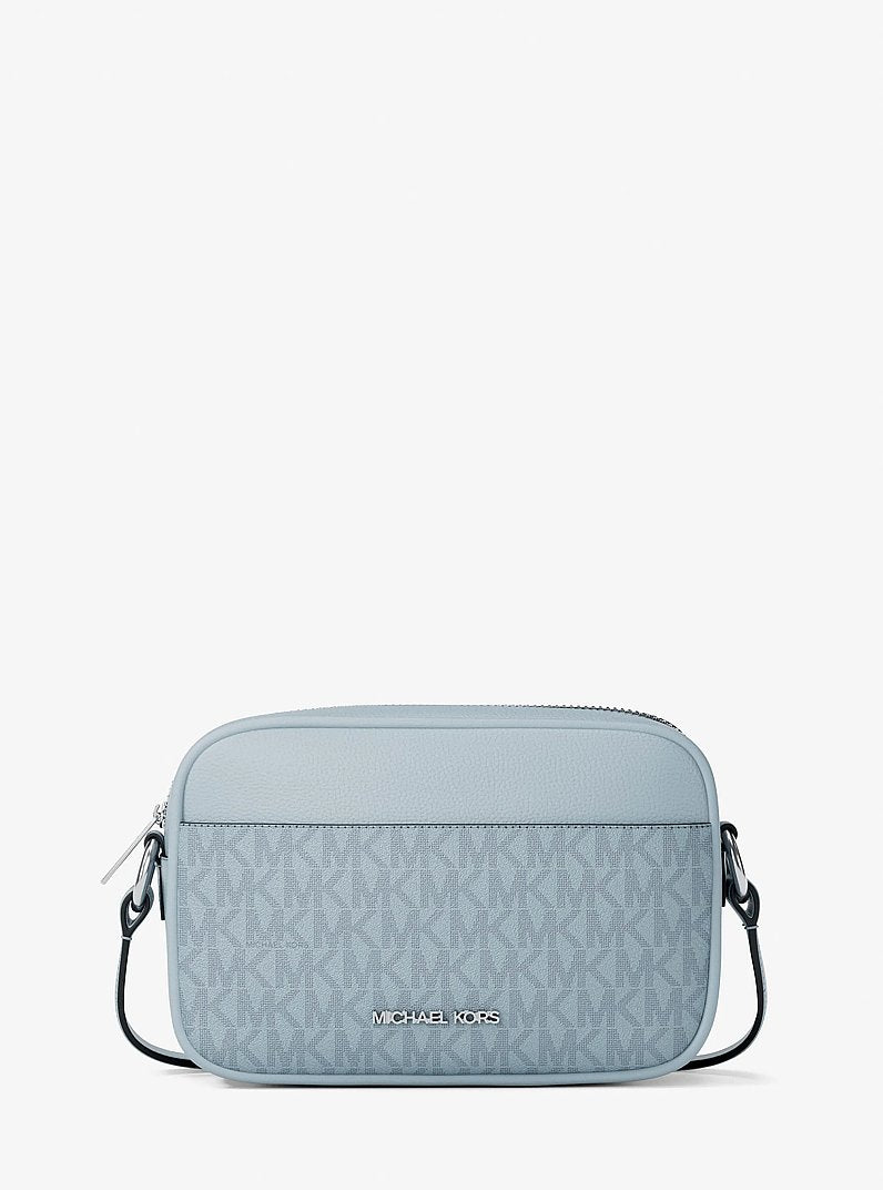Michael Kors Jet Set Travel Small Signature Logo Camera Crossbody Bag en Lilac — vista frontal | Original Export