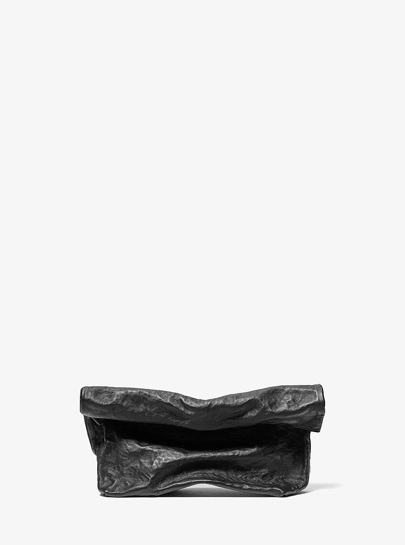 Michael Kors Maggie Crackled Leather Lunch Bag Clutch | Limited Edition — Made in Italy en Black — vista frontal | Original Export