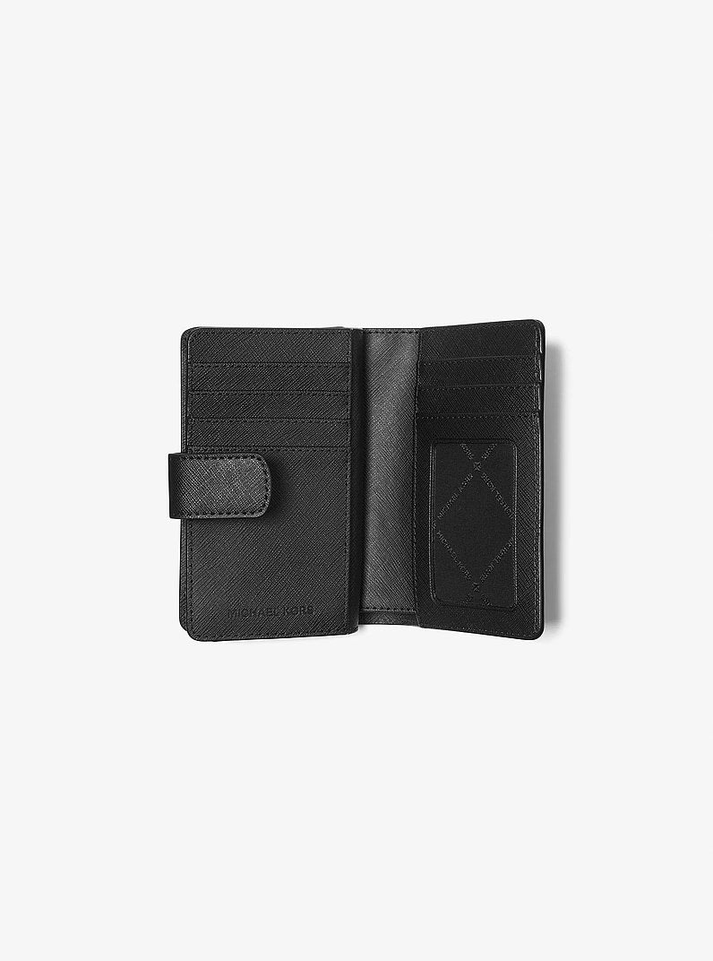 Carteira Michael Kors Medium Crossgrain Leather Wallet, Couro Crossgrain, cor Preto, vista lateral | Original Exports
