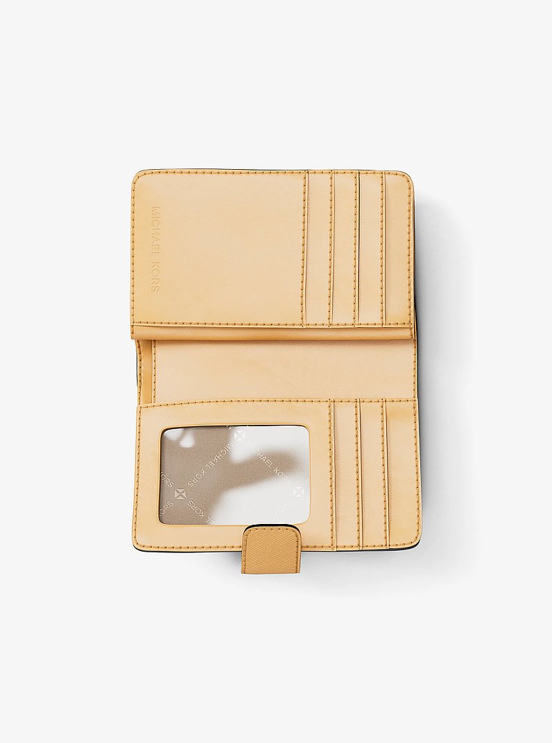 Carteira Michael Kors Medium Crossgrain Leather Wallet, Couro Crossgrain, cor Honeywheat (Dourado Acastanhado), vista lateral | Original Exports
