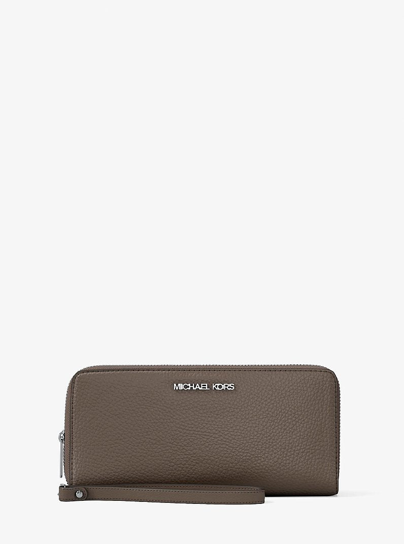 Carteira Michael Kors Large Pebbled Leather Continental Wallet, Couro Pebbled, cor Mushroom (Cinza Acastanhado), vista frontal | Original Exports