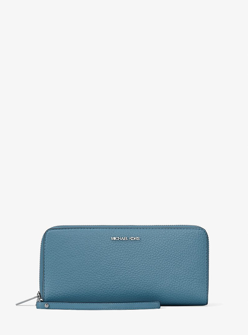 Carteira Michael Kors Large Pebbled Leather Continental Wallet, Couro Pebbled, cor Jeans (Denim), vista frontal | Original Exports