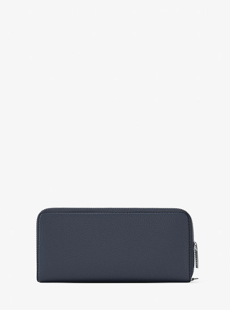 Carteira Michael Kors Large Pebbled Leather Continental Wallet, Couro Pebbled, cor Azul Marinho, detalhe do material | Original Exports