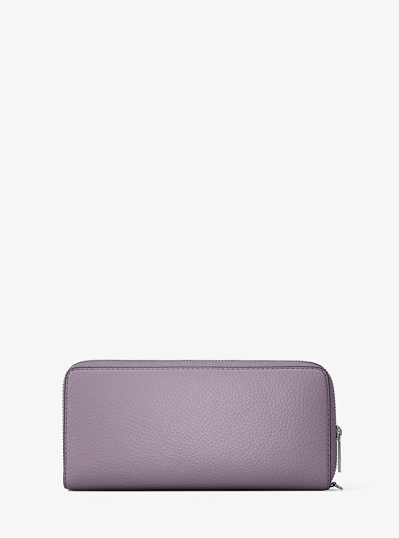 Carteira Michael Kors Large Pebbled Leather Continental Wallet, Couro Pebbled, cor Lilás, detalhe do material | Original Exports