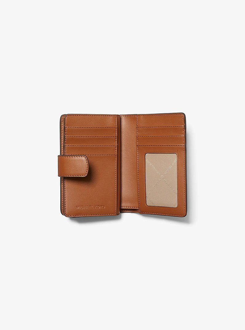 Carteira Michael Kors Medium Signature Logo Wallet, Lona com Logo Signature, cor Marrom, vista lateral | Original Exports