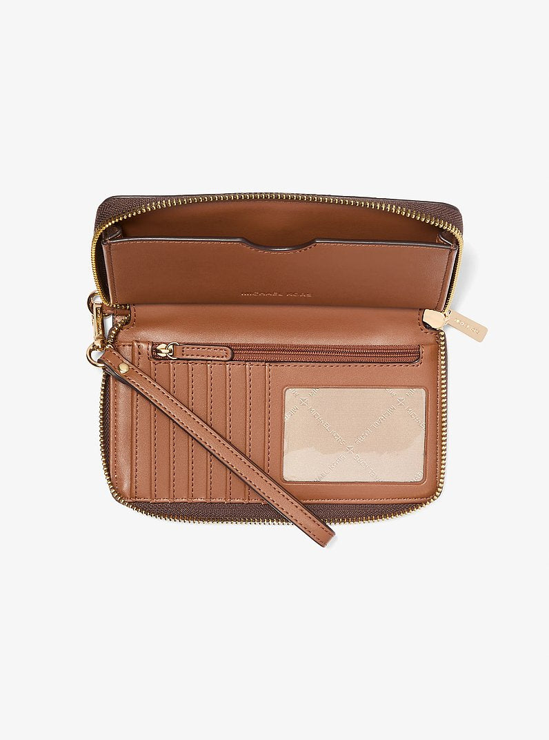 Carteira de Pulso para Celular Michael Kors Jet Set Signature Logo Smartphone Wristlet, Lona com Logo Signature, cor Marrom, vista lateral | Original Exports
