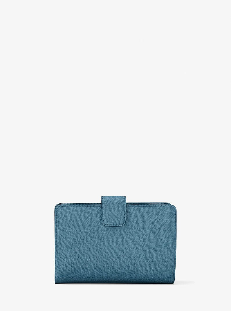 Carteira Michael Kors Medium Saffiano Leather Wallet, Couro Saffiano, cor Jeans (Denim), detalhe do material | Original Exports