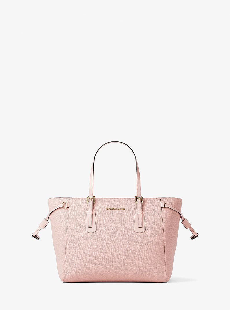 Michael Kors Voyager Extra-Small Saffiano Leather Convertible Crossbody Bag en Powder Blush — vista frontal | Original Export