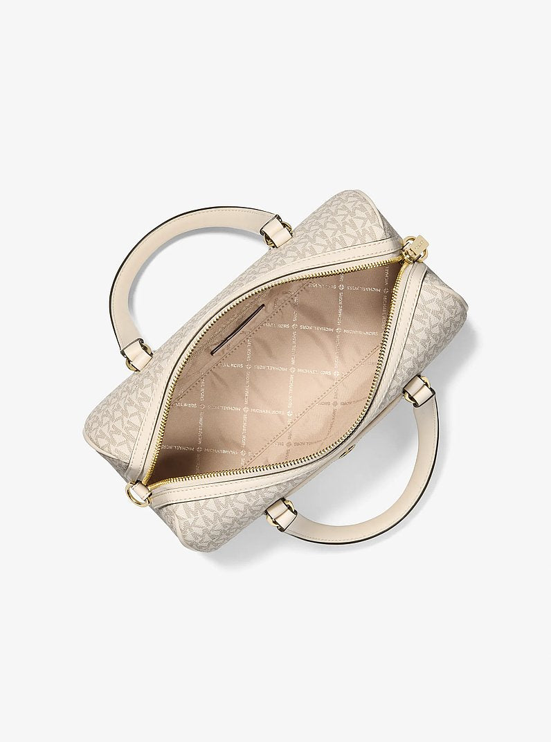 Bolsa Michael Kors Jet Set Travel Medium Signature Logo Duffel Crossbody Bag, Lona com Logo Signature, cor Creme Claro Multicolor, vista lateral | Original Exports