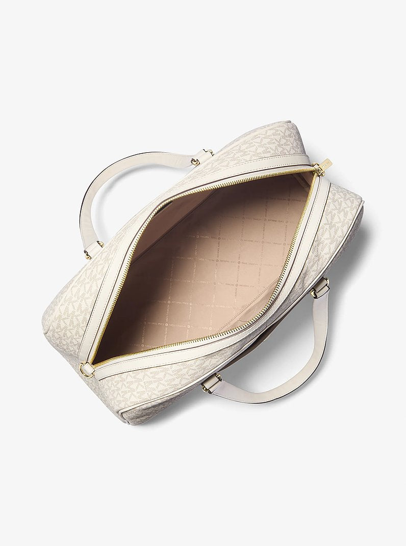 Bolsa Michael Kors Jet Set Travel Extra-Large Signature Logo Weekender Bag, Lona com Logo Signature, cor Creme Claro Multicolor, vista lateral | Original Exports