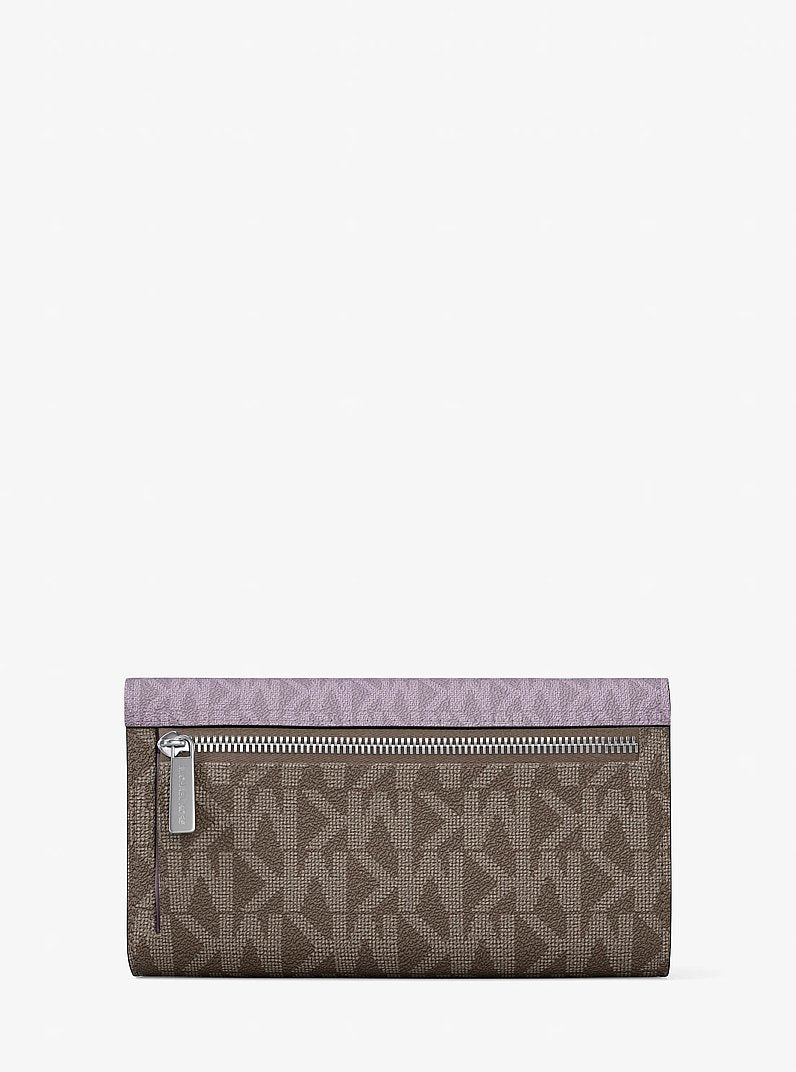 Carteira Michael Kors Jet Set Travel Signature Logo Tri-Fold Wallet, Lona com Logo Signature, cor Lilás, detalhe do material | Original Exports