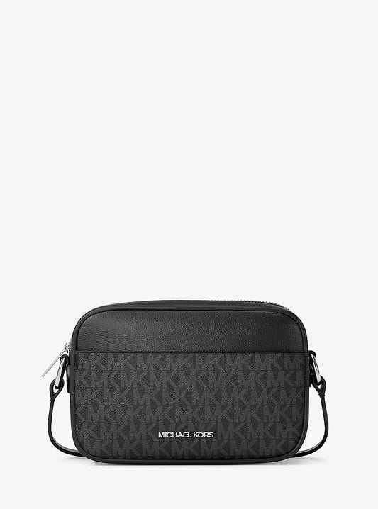 Michael Kors Jet Set Travel Small Signature Logo Camera Crossbody Bag en Lilac — vista frontal | Original Export