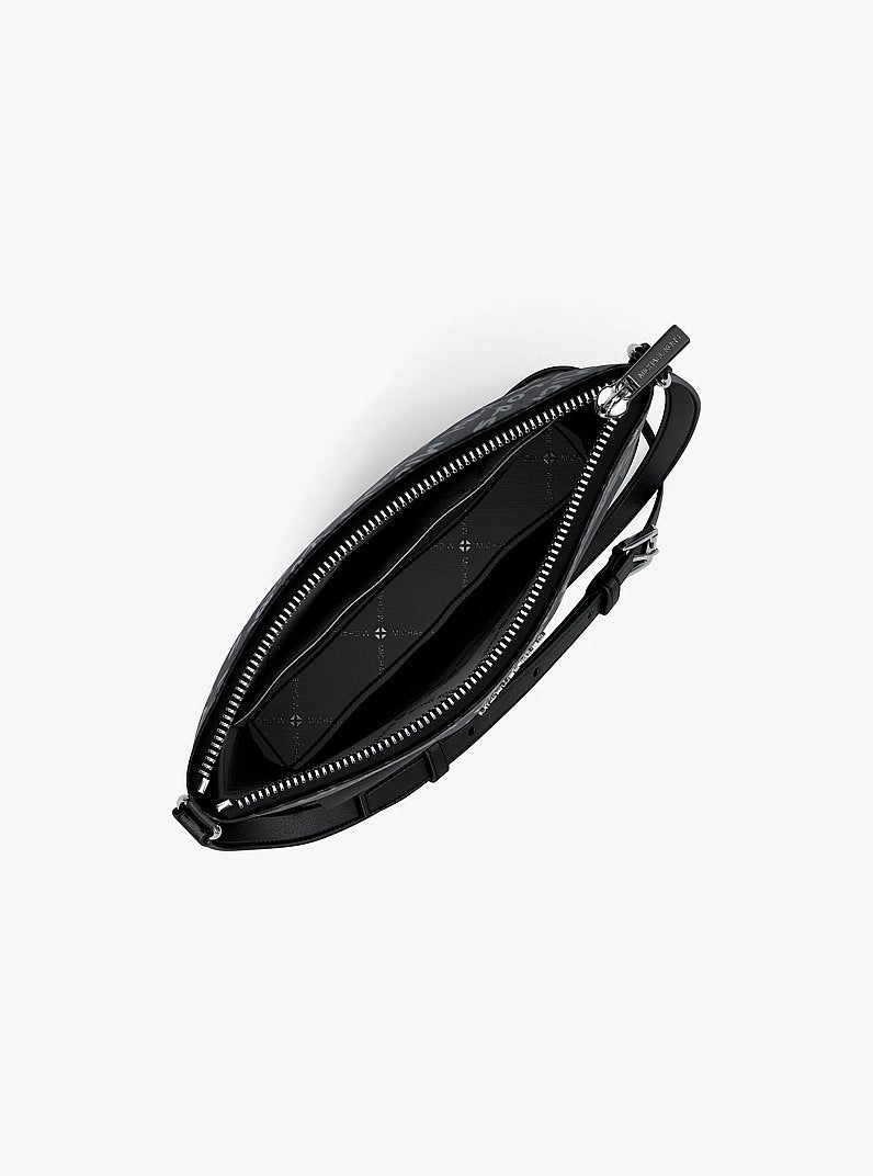 Michael Kors Prescott Small Logo Printed Nylon Crossbody Bag en Black — vista lateral | Original Export