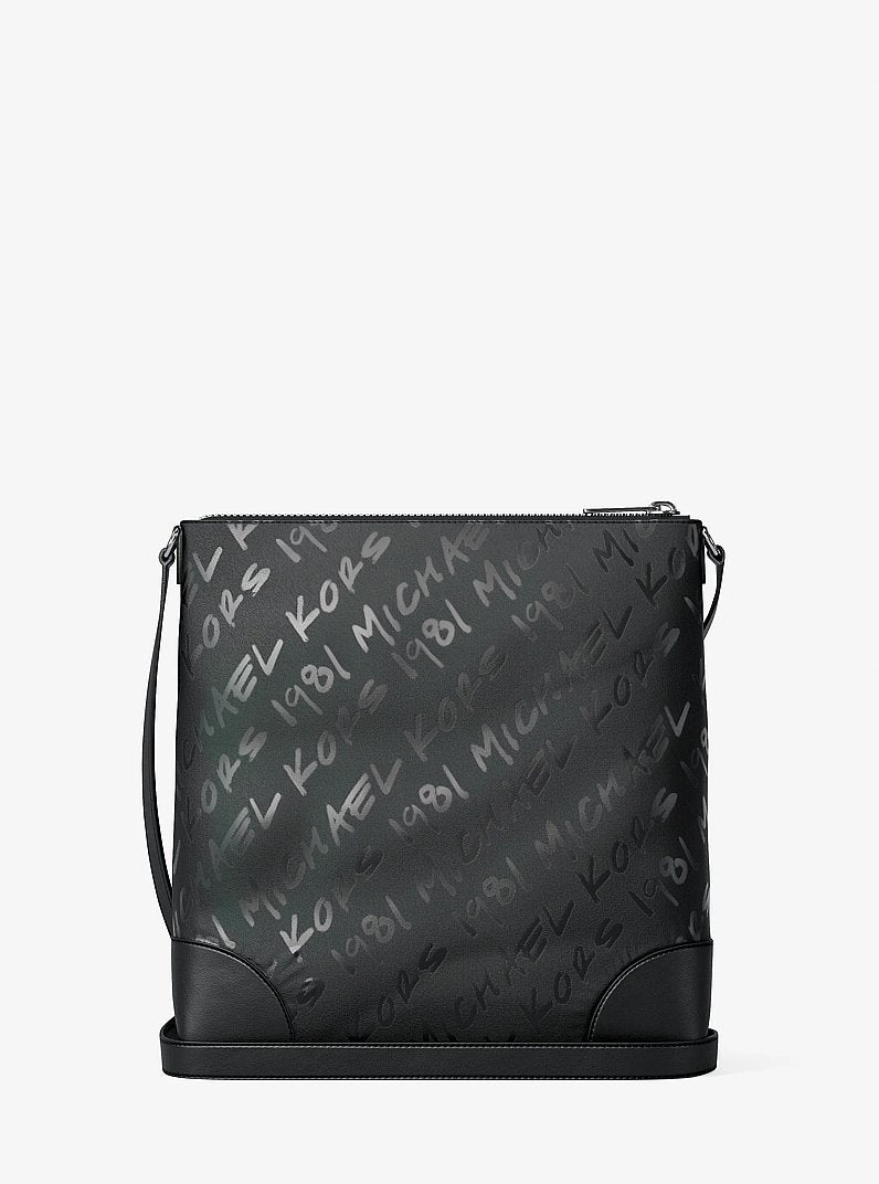 Michael Kors Prescott Small Logo Printed Nylon Crossbody Bag en Black — detalle de cierre | Original Export