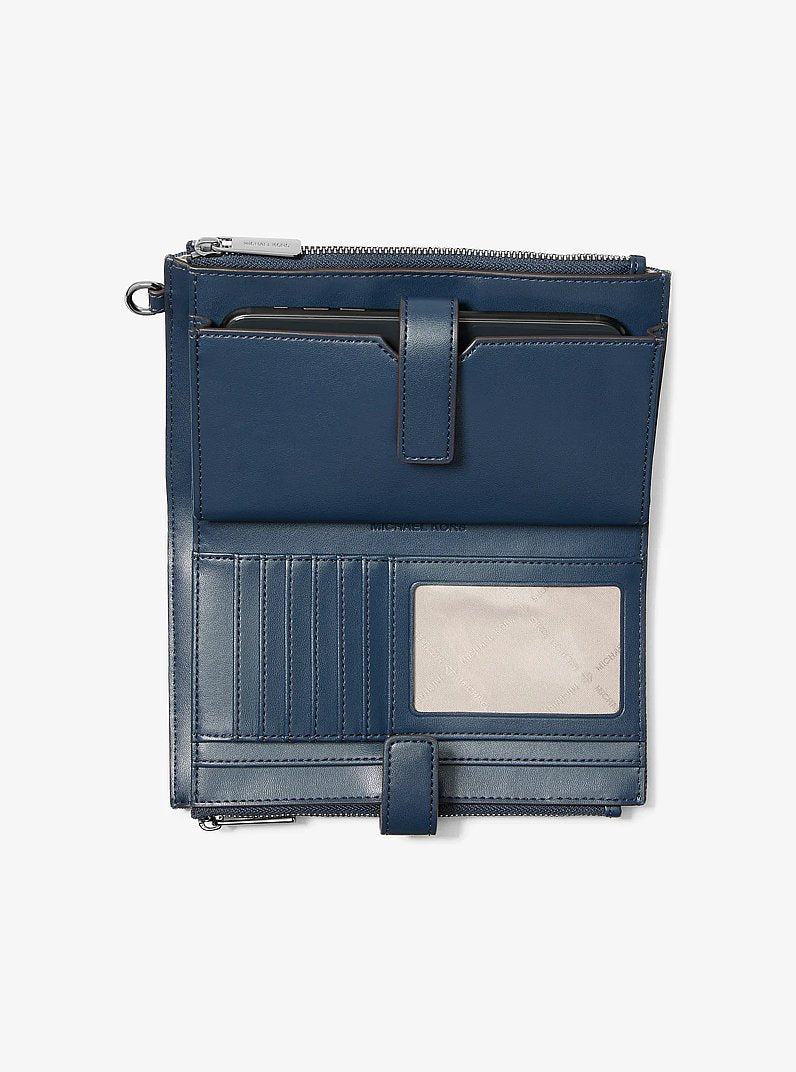Carteira de Pulso Michael Kors Jet Set Travel Embellished Denim Wristlet, Jeans, cor Jeans Lavado, vista lateral | Original Exports