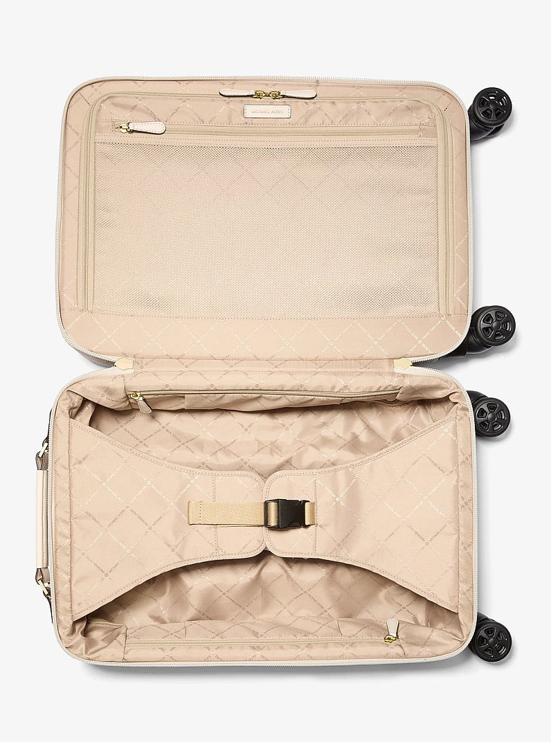 Bolsa Baú Michael Kors Small Signature Logo Suitcase, Lona com Logo Signature, cor Creme Claro Multicolor, vista lateral | Original Exports
