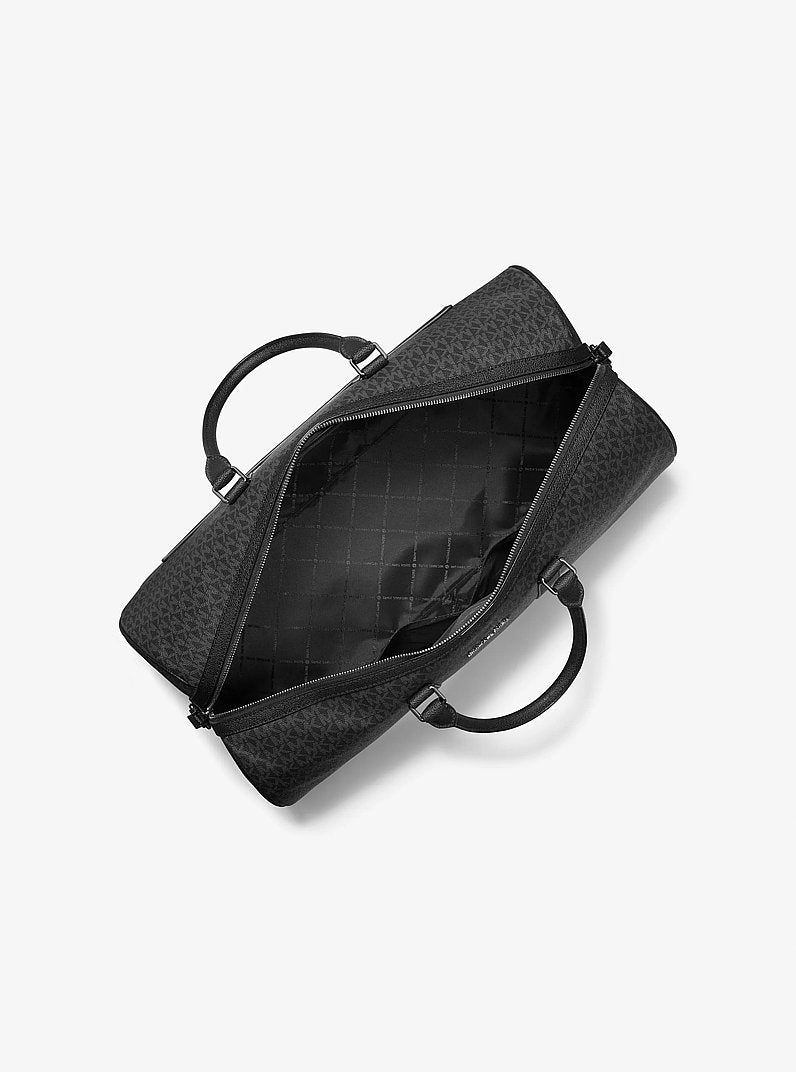 Bolsa Michael Kors Harrison Logo Weekender Bag, Lona com Logo Signature, cor Preto, vista lateral | Original Exports