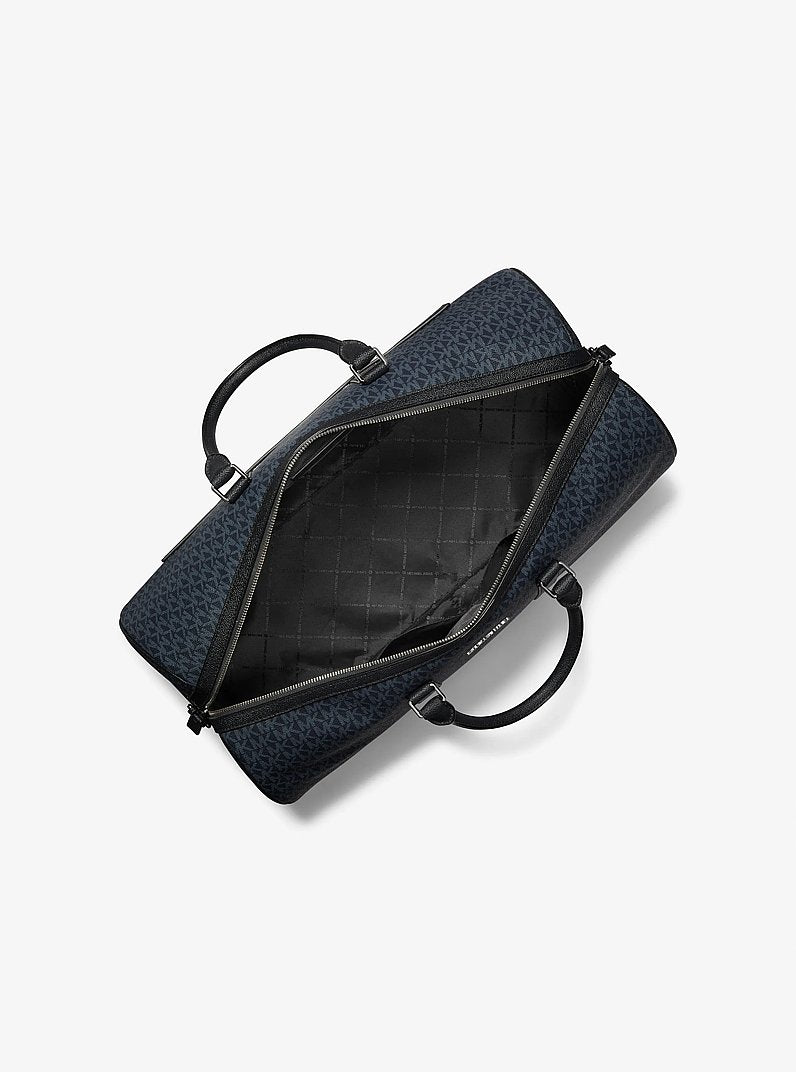 Bolsa Michael Kors Harrison Logo Weekender Bag, Lona com Logo Signature, cor Admiral/Azul Claro, vista lateral | Original Exports