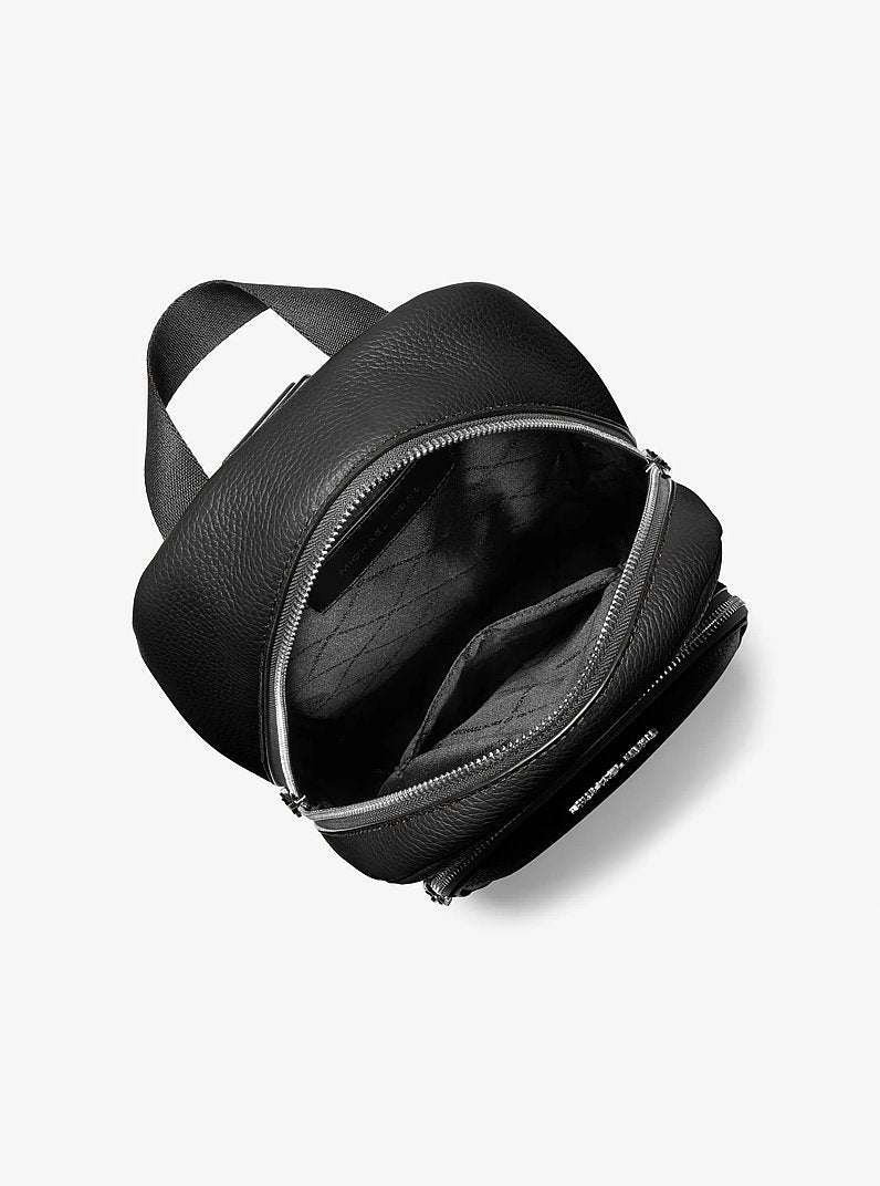 Bolsa Michael Kors Cooper Pebbled Leather Sling Pack, Couro Pebbled, cor Preto, vista lateral | Original Exports