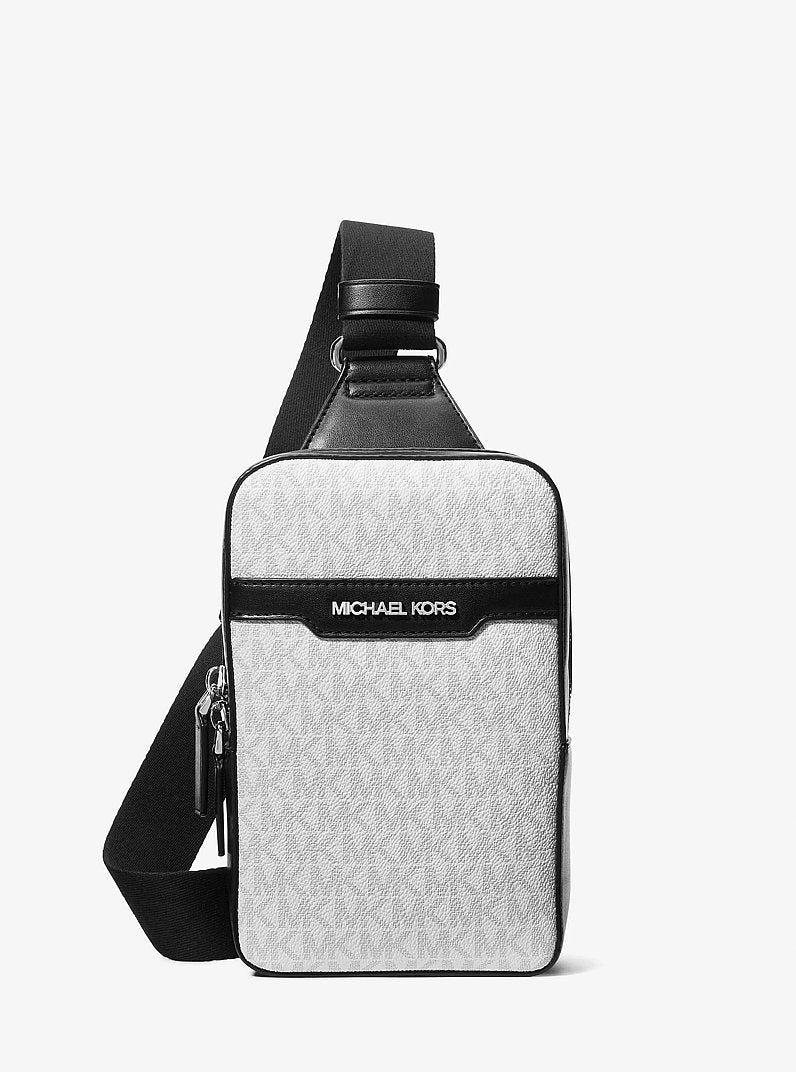Bolsa Michael Kors Cooper Medium Signature Logo Sling Pack, Lona com Logo Signature, cor Branco Vivo, vista frontal | Original Exports