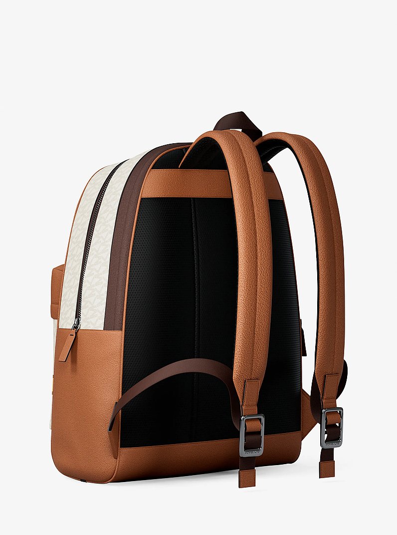 Mochila Michael Kors Pacey Embellished Striped Signature Logo Backpack, Lona com Logo Signature, cor Vanilla Combo, detalhe do material | Original Exports