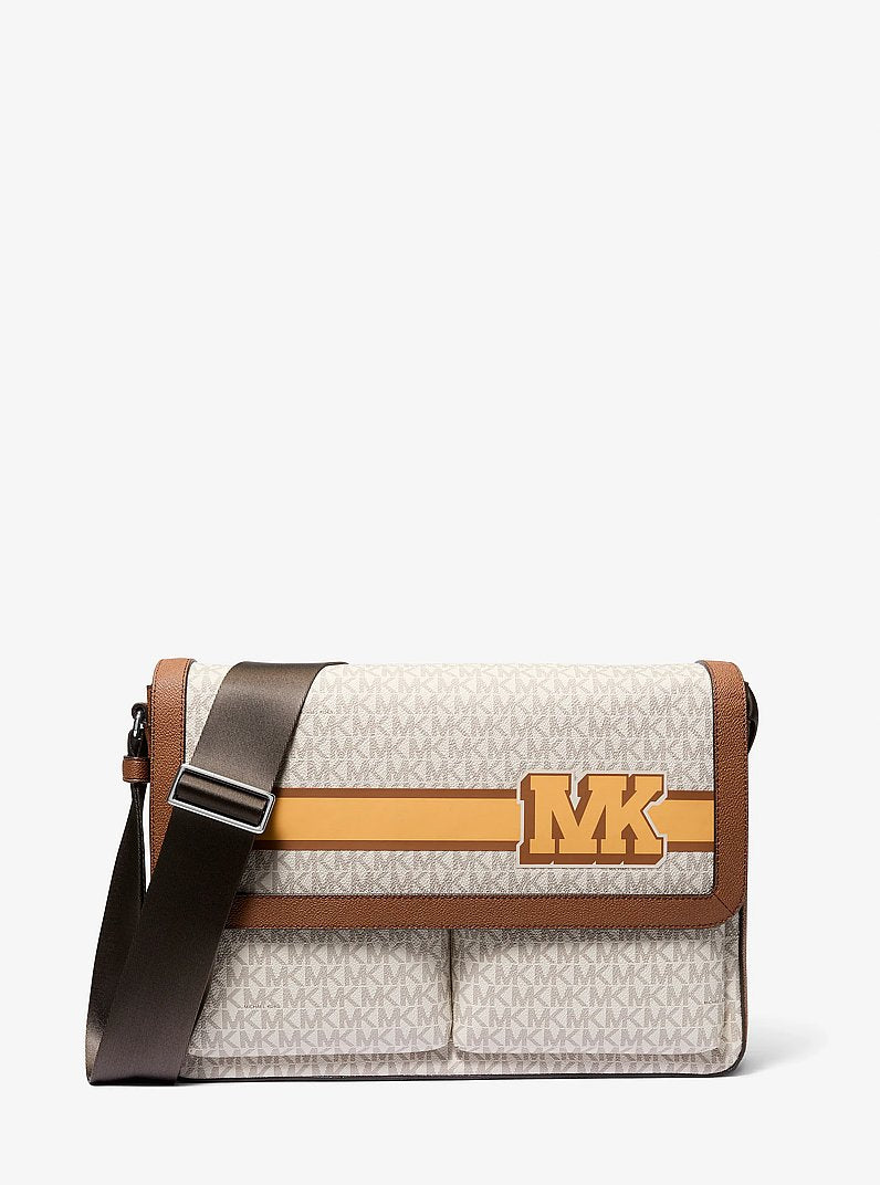 Bolsa Michael Kors Pacey Embellished Signature Logo Messenger Bag, Lona com Logo Signature, cor Vanilla Combo, vista frontal | Original Exports