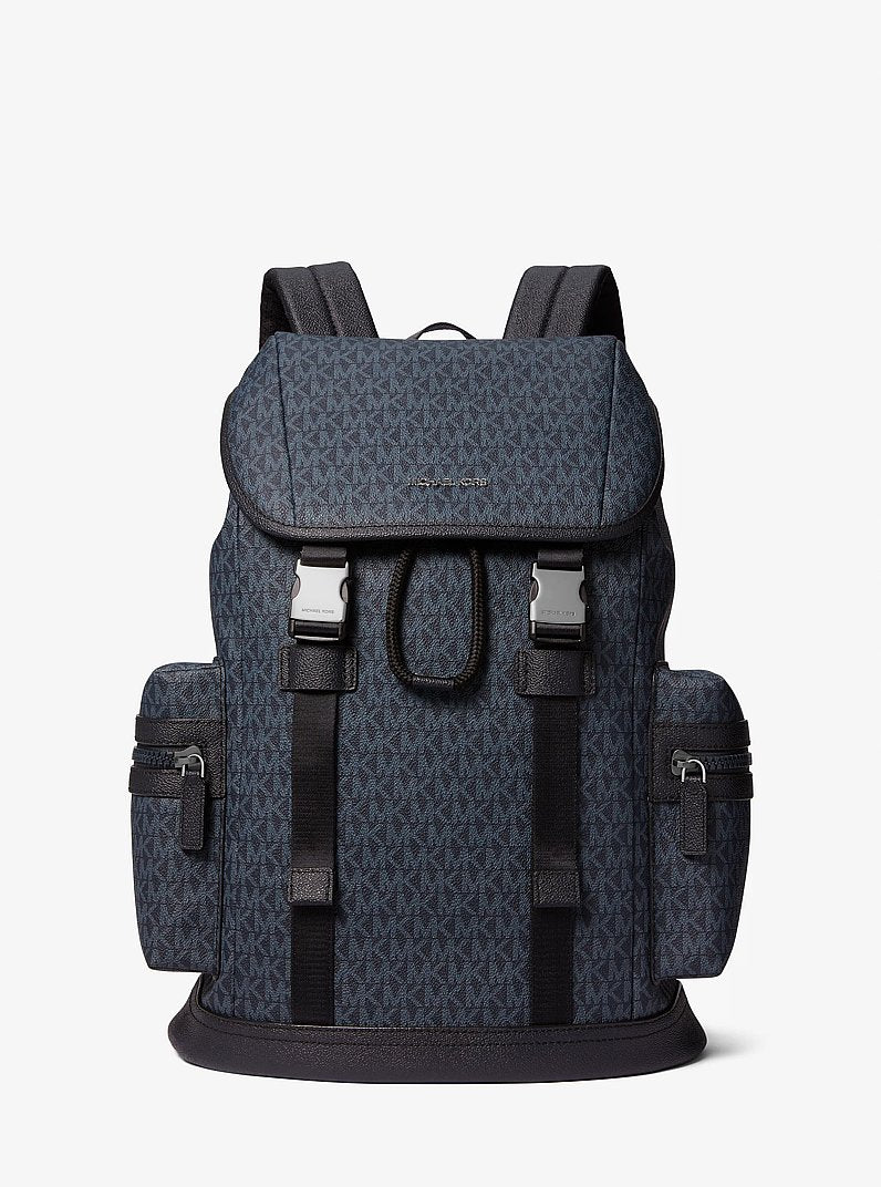 Mochila Michael Kors Cooper Logo Backpack, Lona com Logo Signature, cor Admiral/Azul Claro, vista lateral | Original Exports