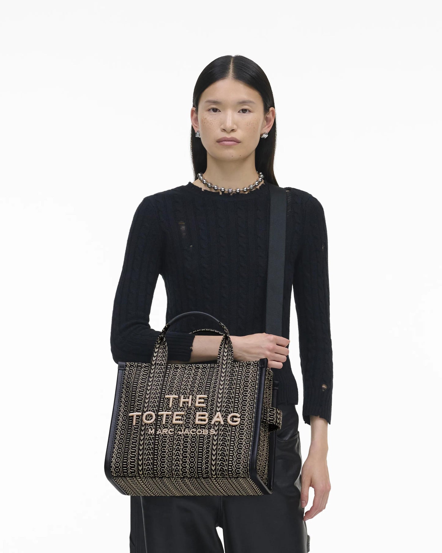 Bolsa Marc Jacobs The Monogram Jacquard Medium Tote Bag, Jacquard com Monograma, cor Beige Multicolor, vista lateral | Original Exports