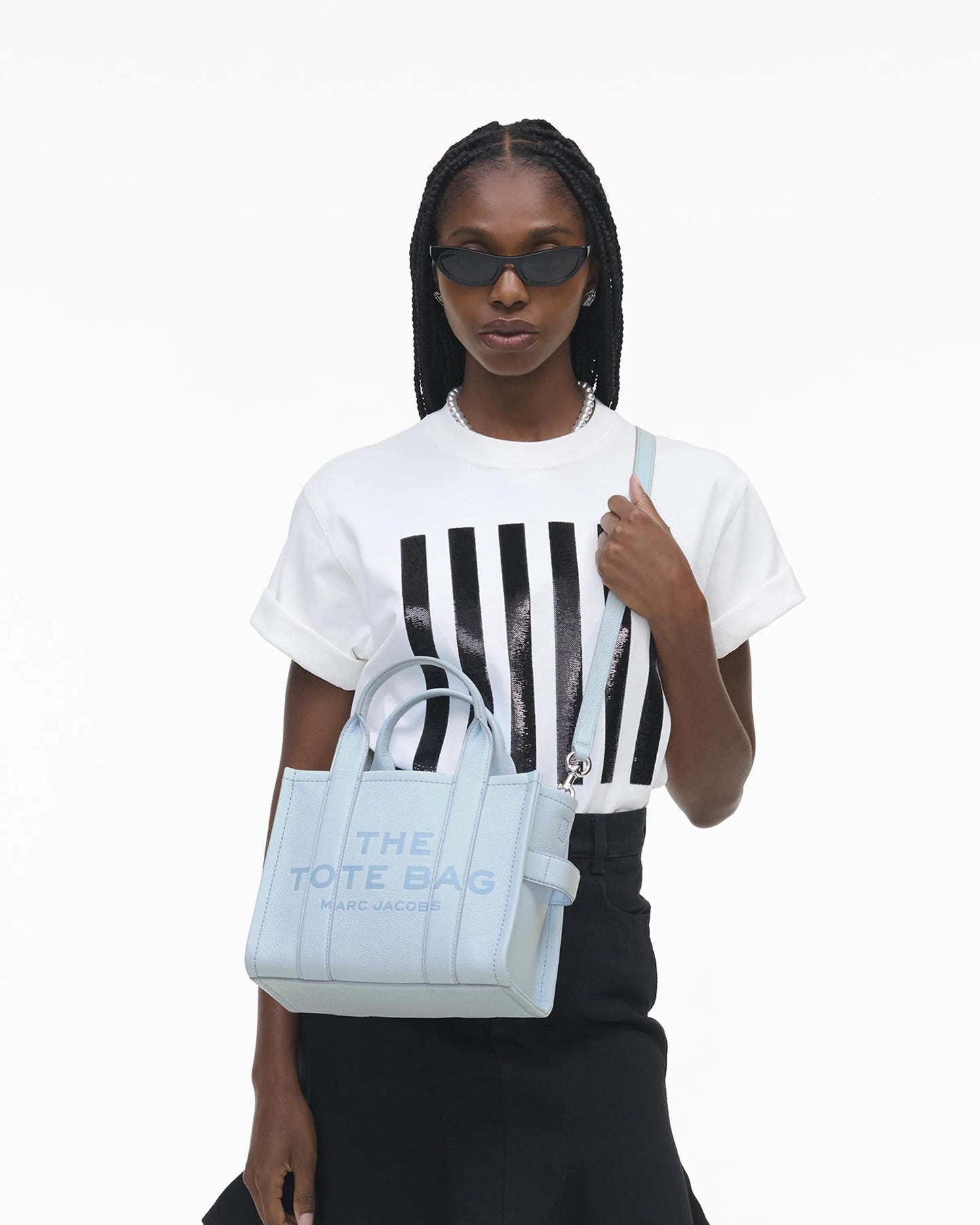 Bolsa Marc Jacobs The Leather Small Tote Bag, Couro Legítimo, cor Azul Nuvem, vista lateral | Original Exports