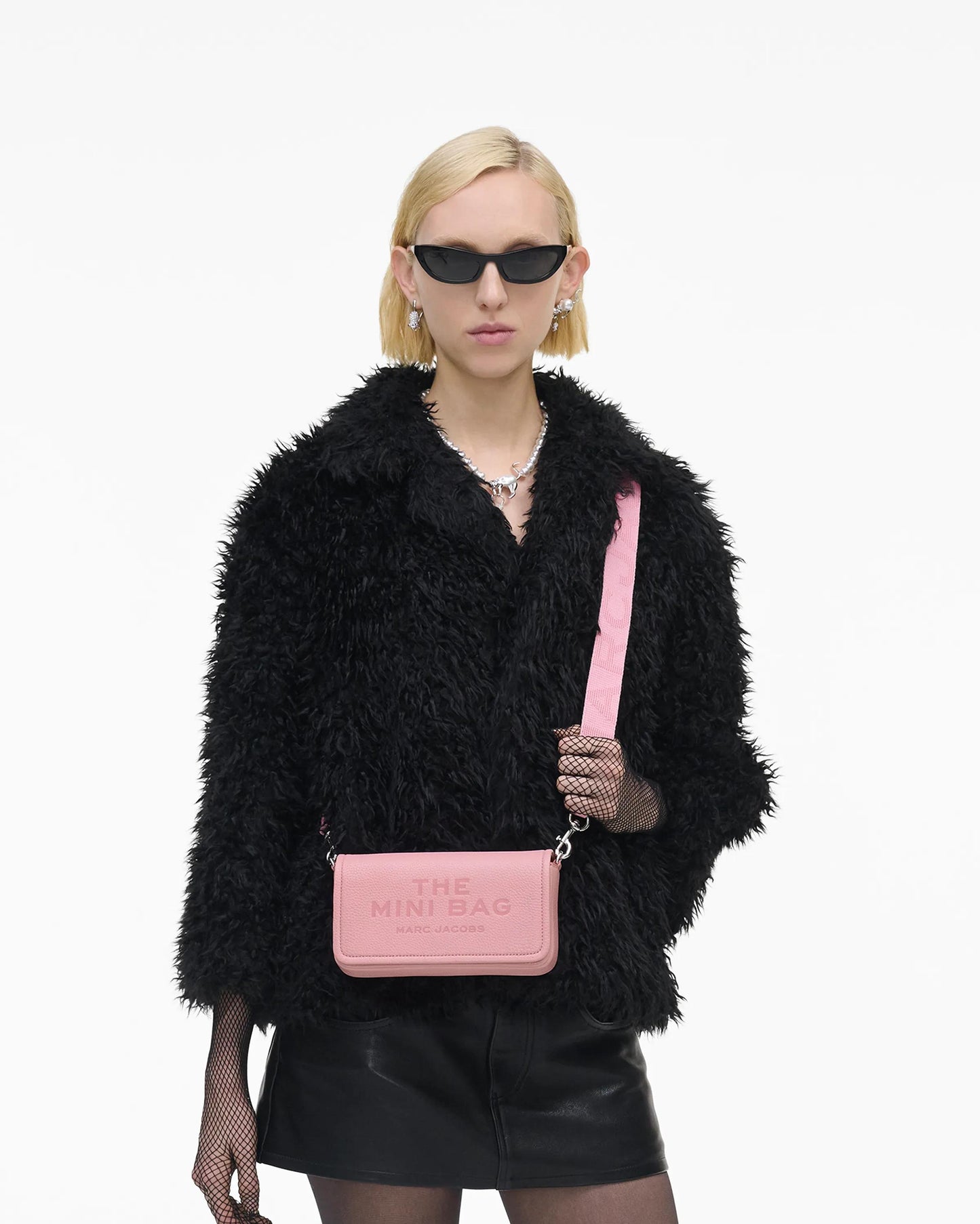 Bolsa Marc Jacobs The Leather Mini Bag, Couro Legítimo, cor Rosa Fita, vista lateral | Original Exports
