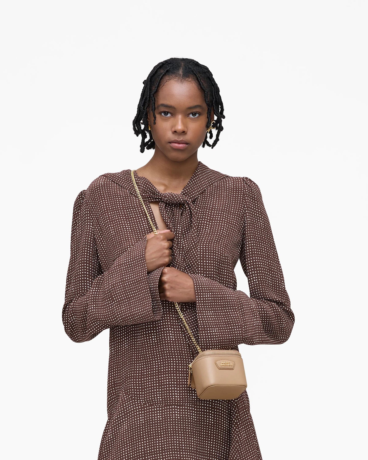 Bolsa Marc Jacobs The Everyday Mini Vanity Bag, Couro Legítimo Liso, cor Camelo, vista lateral | Original Exports