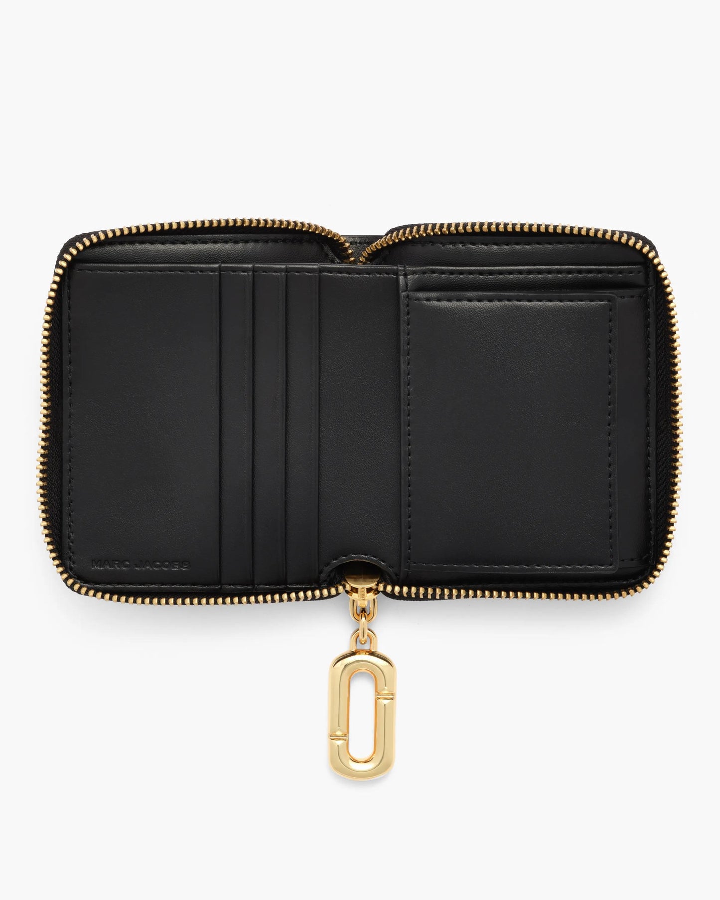 Carteira Marc Jacobs Scene Slim Compact Wallet, Couro Legítimo Liso, cor Preto, vista lateral | Original Exports