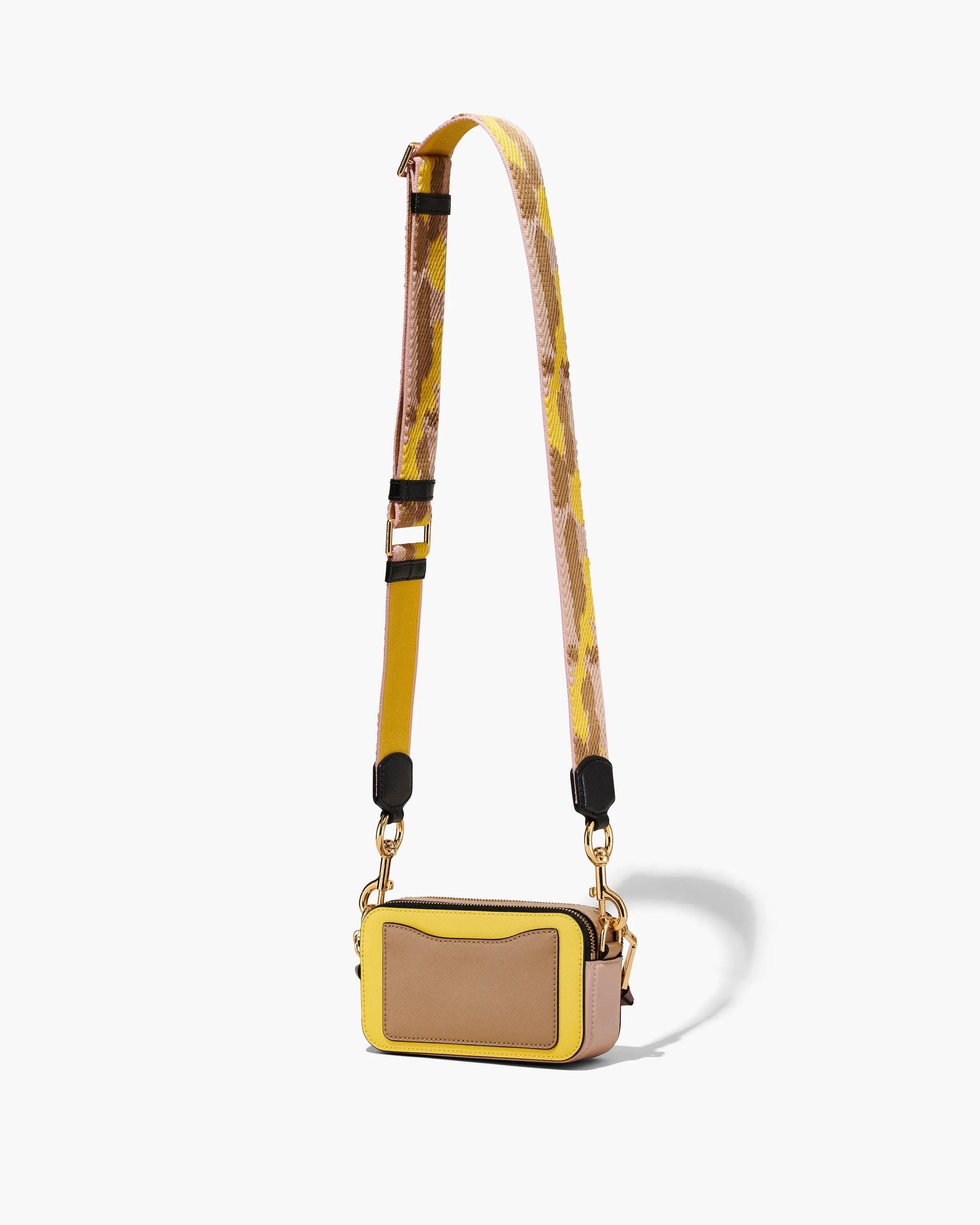Bolsa Marc Jacobs The Snapshot Mini, Couro Saffiano Legítimo, cor Amarelo Creme Multicolor, vista lateral | Original Exports