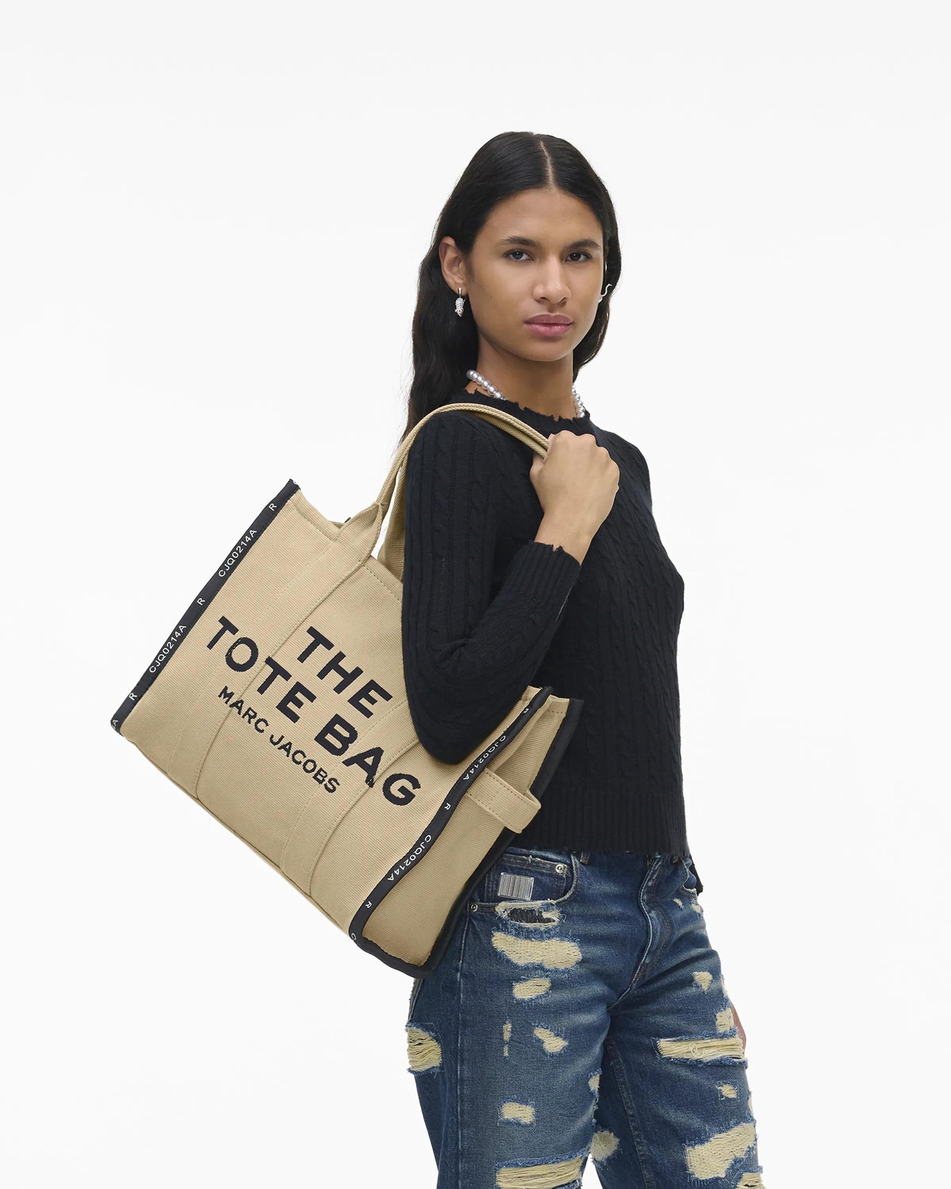 Bolsa Marc Jacobs The Jacquard Large Tote Bag, Jacquard Tecido de Luxo, cor Areia Quente, vista lateral | Original Exports