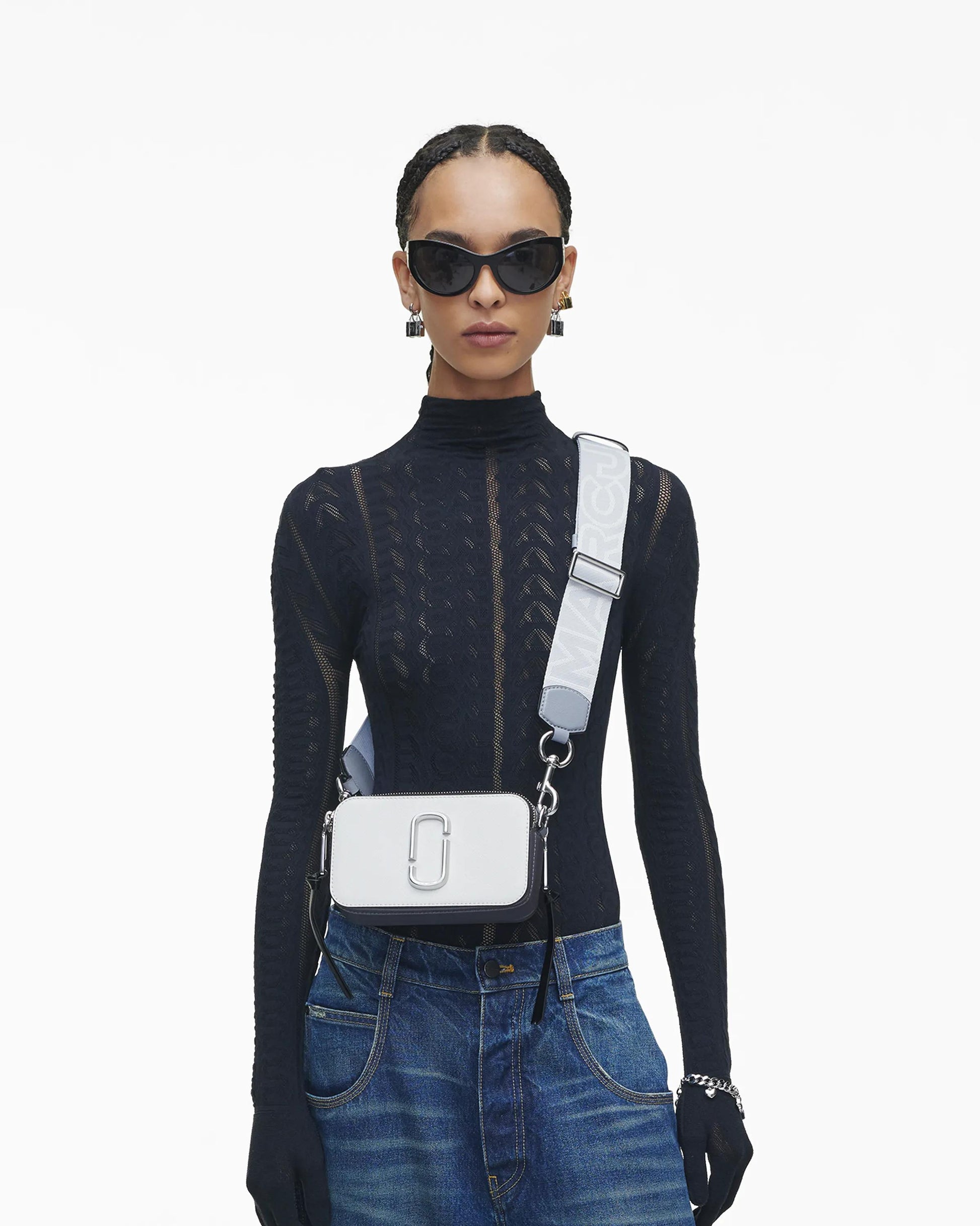 Bolsa Marc Jacobs The Snapshot Jacquard, Tecido Jacquard Estampado, cor Branco Algodão Multicolor, vista lateral | Original Exports