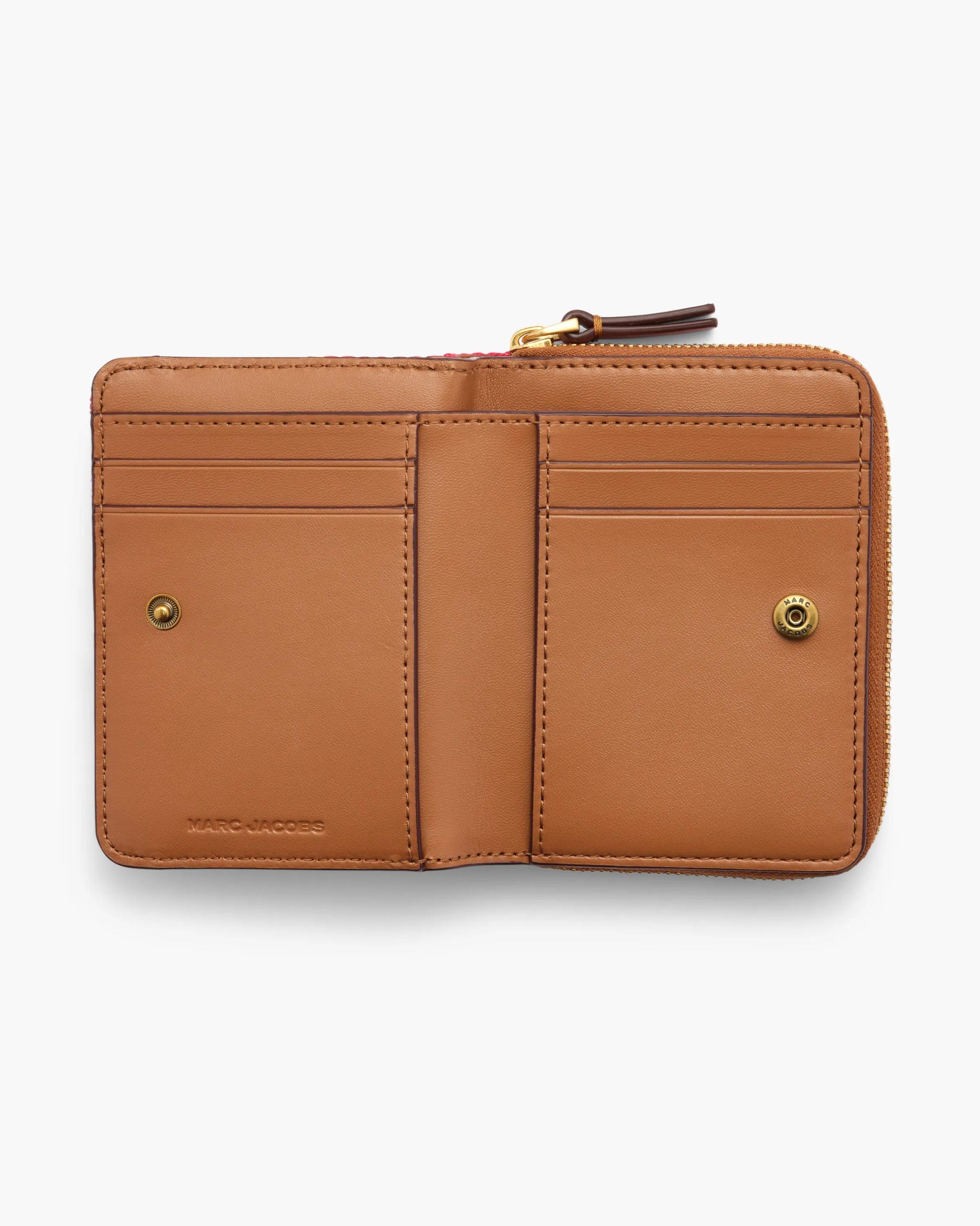 Carteira Marc Jacobs The Stripe Canvas Mini Compact Wallet, Lona Listrada, cor Vermelho Multicolor, vista lateral | Original Exports