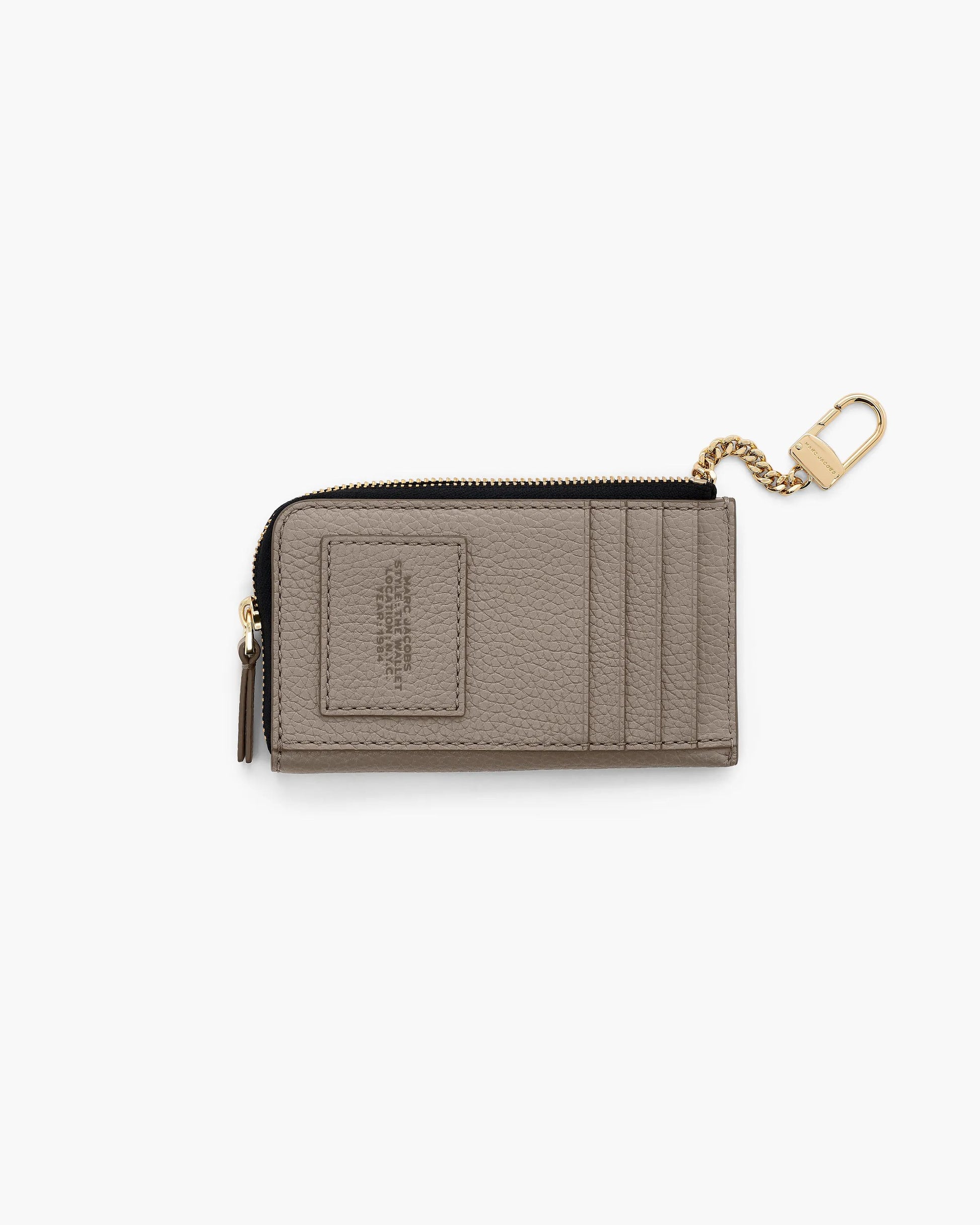 Carteira Marc Jacobs The Leather Top Zip Multi Wallet, Couro Legítimo, cor Cimento, detalhe do material | Original Exports