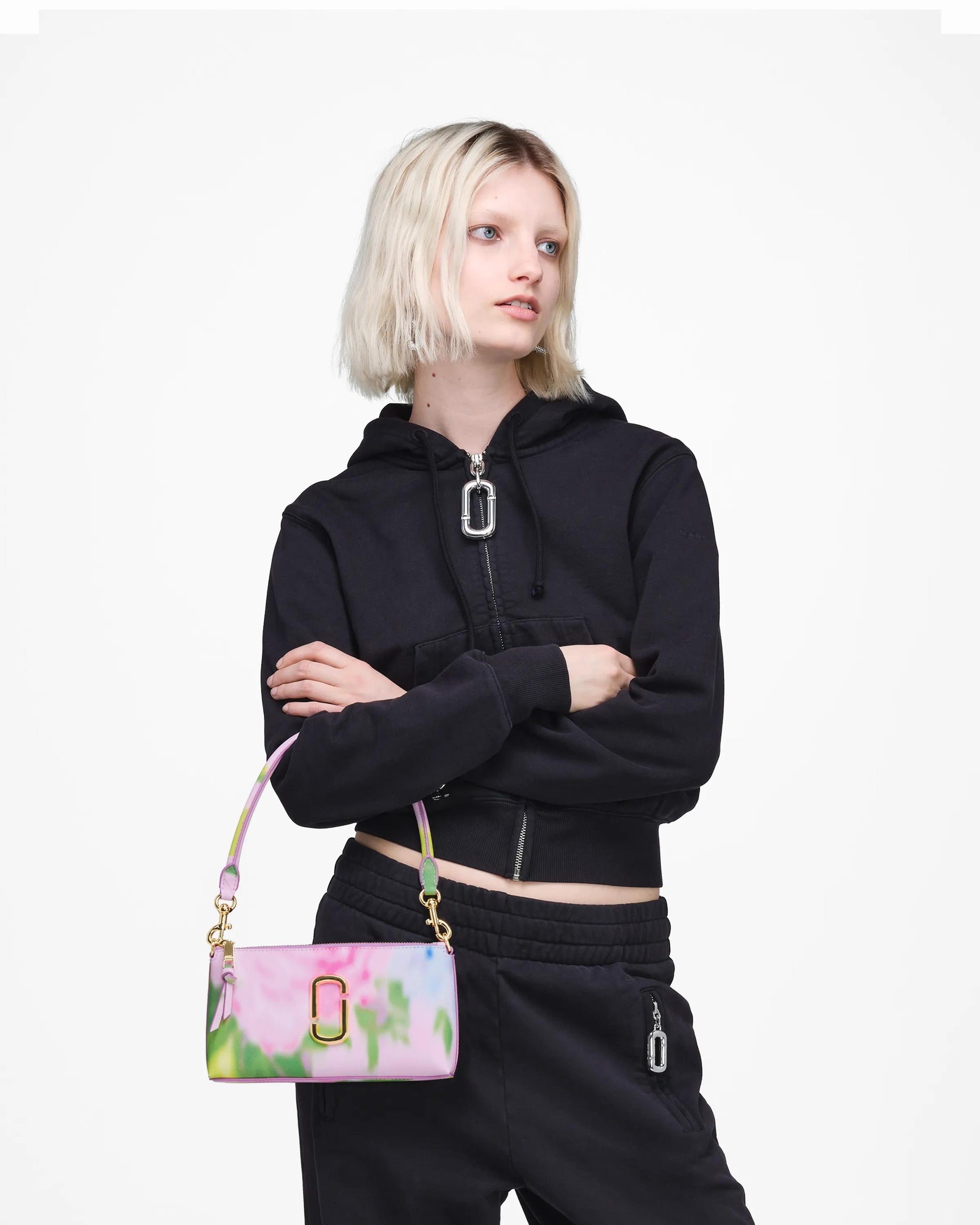 Bolsa Marc Jacobs The Blurred Floral Snapshot Convertible Shoulder Bag, Couro Saffiano Legítimo estampado, cor Rosa Fita Multicolor, vista lateral | Original Exports