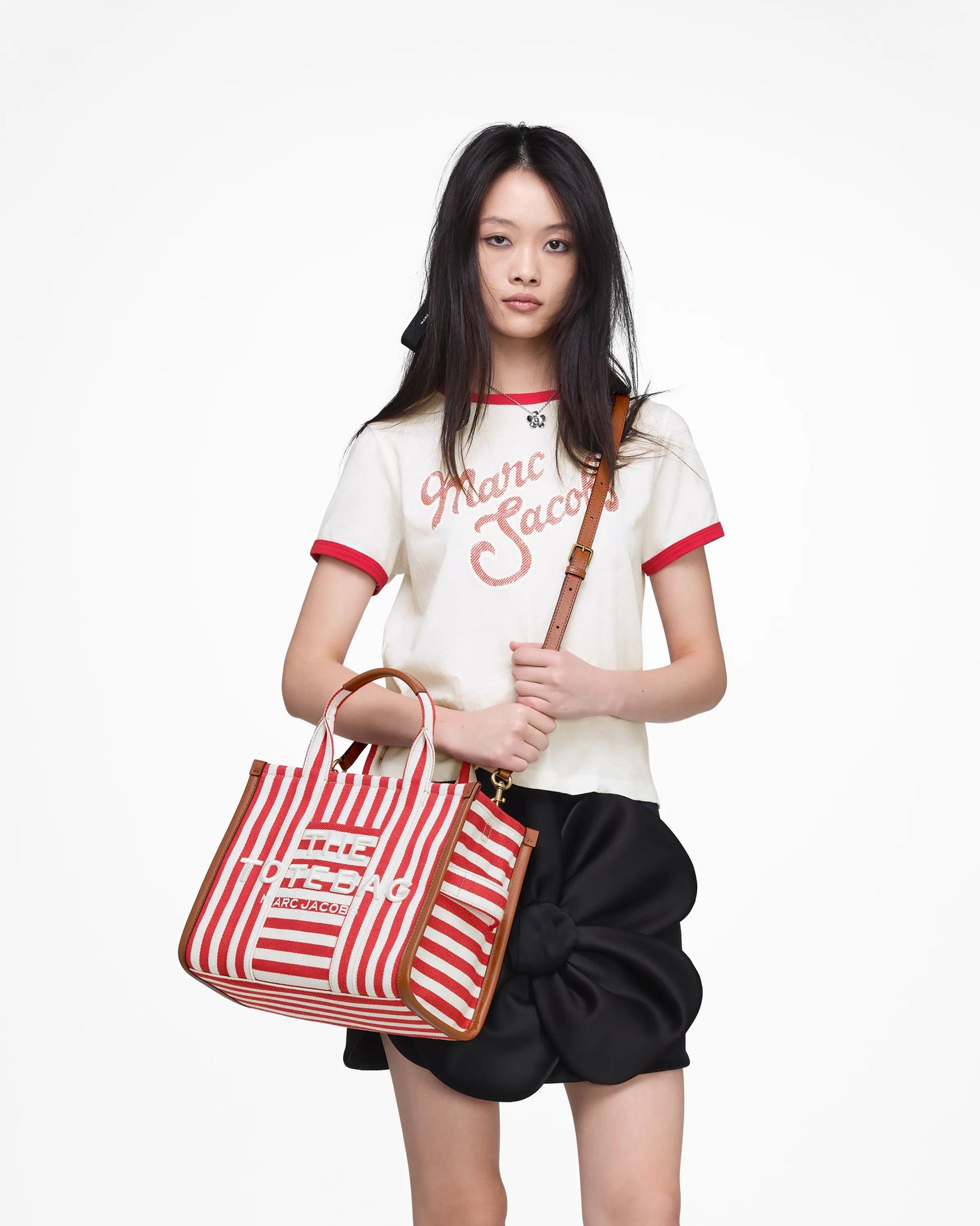 Bolsa Marc Jacobs The Stripe Canvas Medium Tote Bag, Lona de Algodão pesada com acabamento em couro, cor Vermelho Multicolor, vista lateral | Original Exports