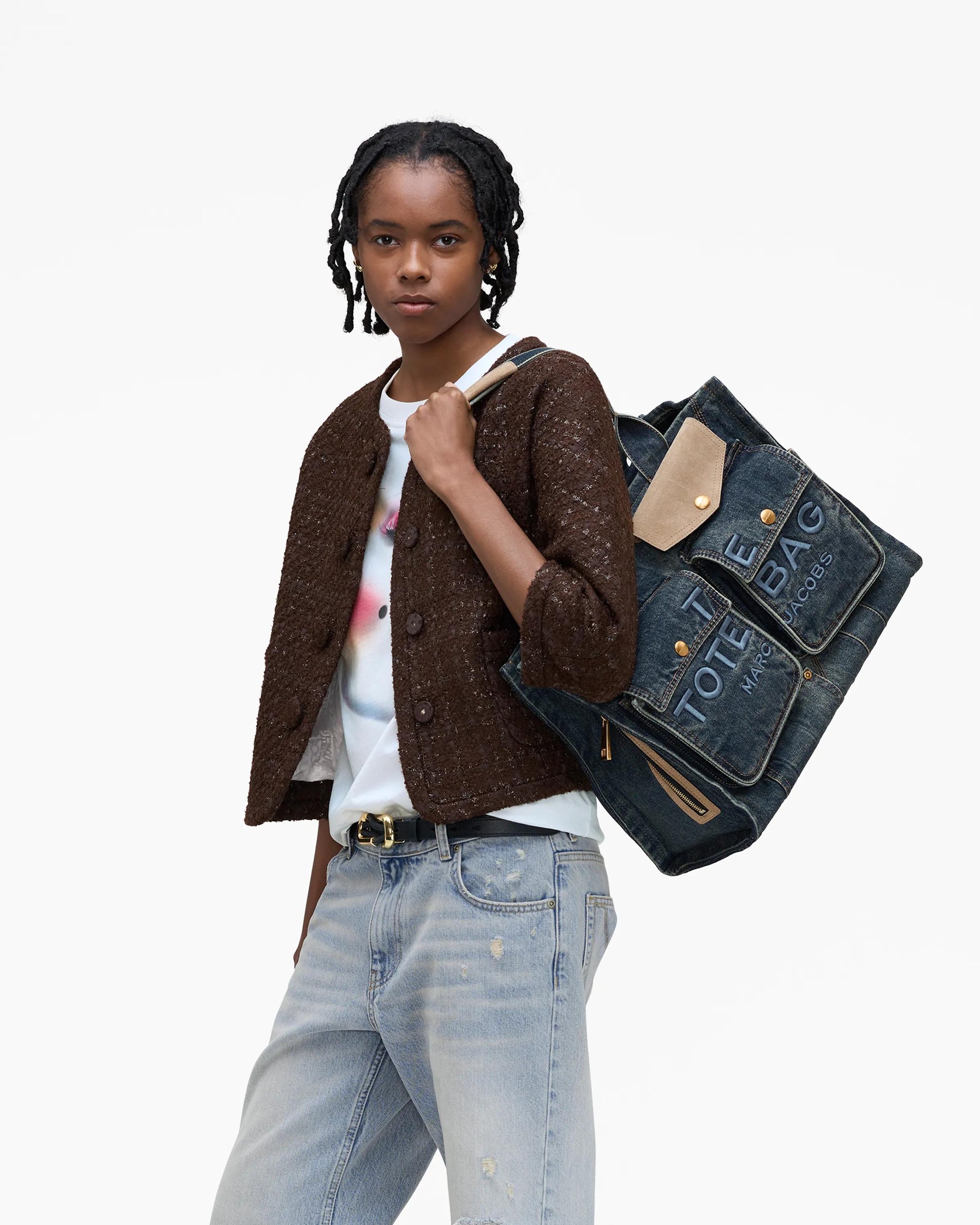 Bolsa Marc Jacobs The Denim Suede Large Cargo Tote Bag, Jeans com acabamento em camurça italiana, cor Jeans Escuro (Indigo), vista lateral | Original Exports