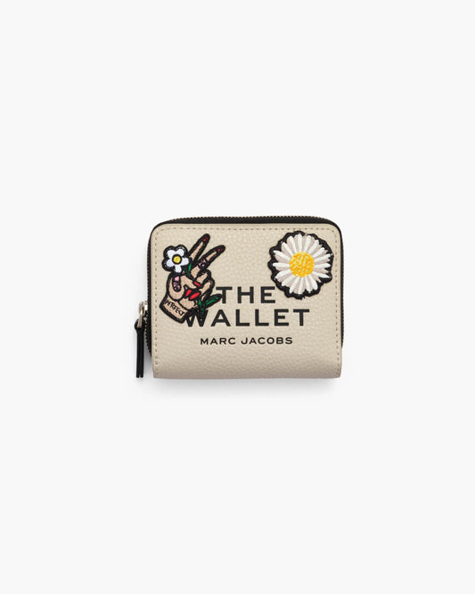 Carteira Marc Jacobs The Camp Patchwork Mini Compact Wallet, Couro Martelado, cor Branco Nuvem Multicolor, vista frontal | Original Exports