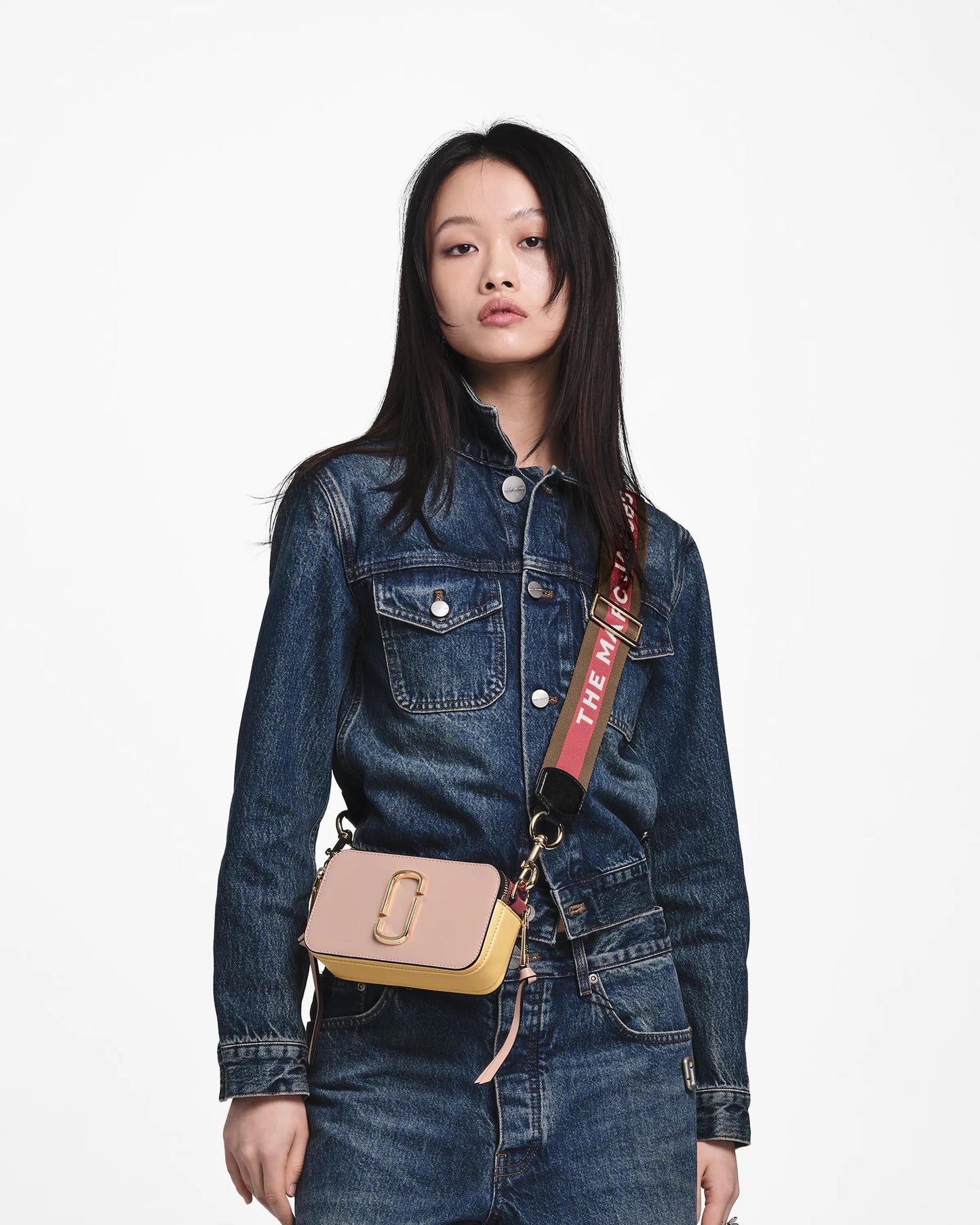 Bolsa Marc Jacobs The Colorblock Chain Snapshot, Couro Saffiano Legítimo, cor Rose Multi, vista lateral | Original Exports