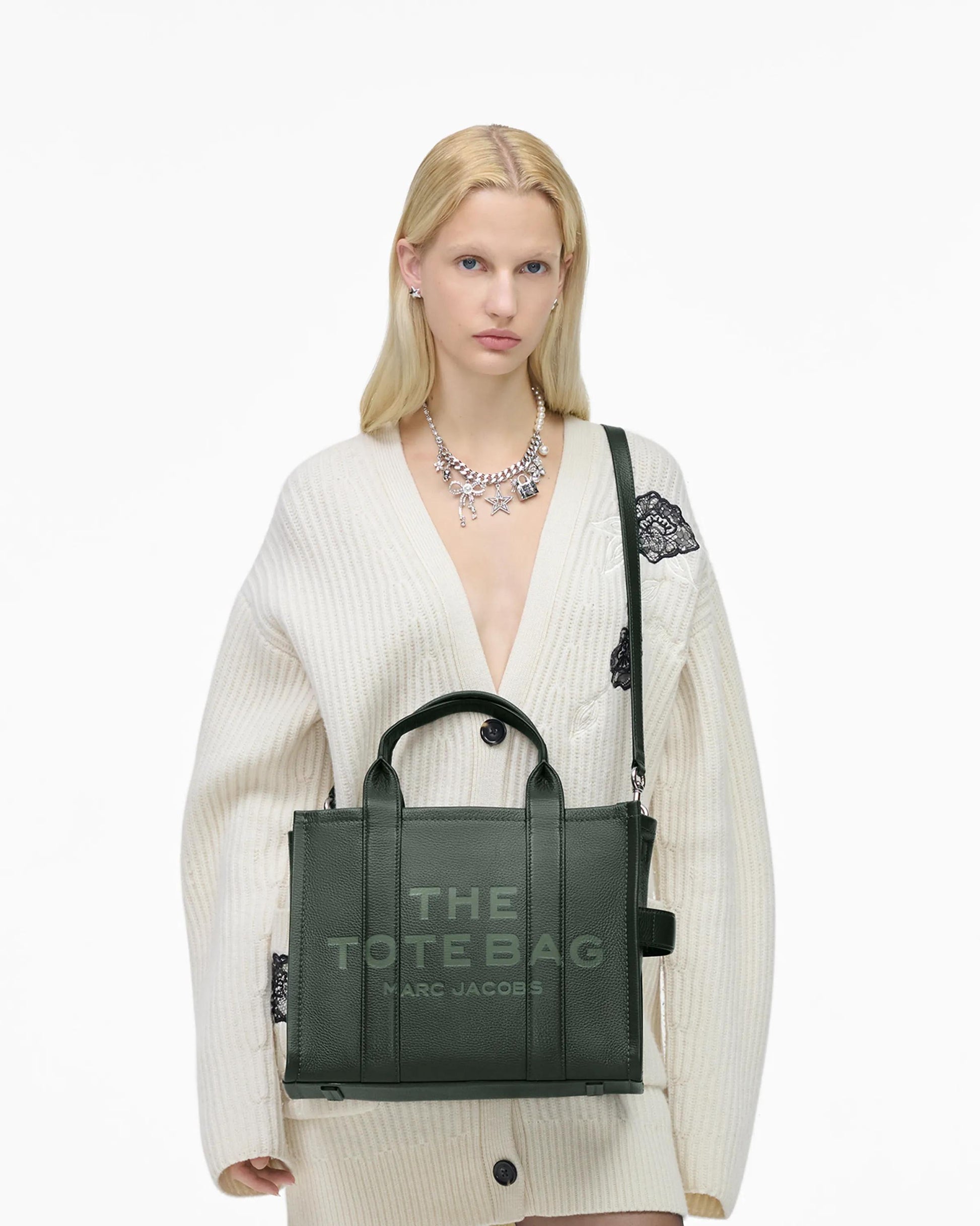 Bolsa Marc Jacobs The Leather Medium Tote Bag, Couro Legítimo, cor Verde Hera, vista lateral | Original Exports