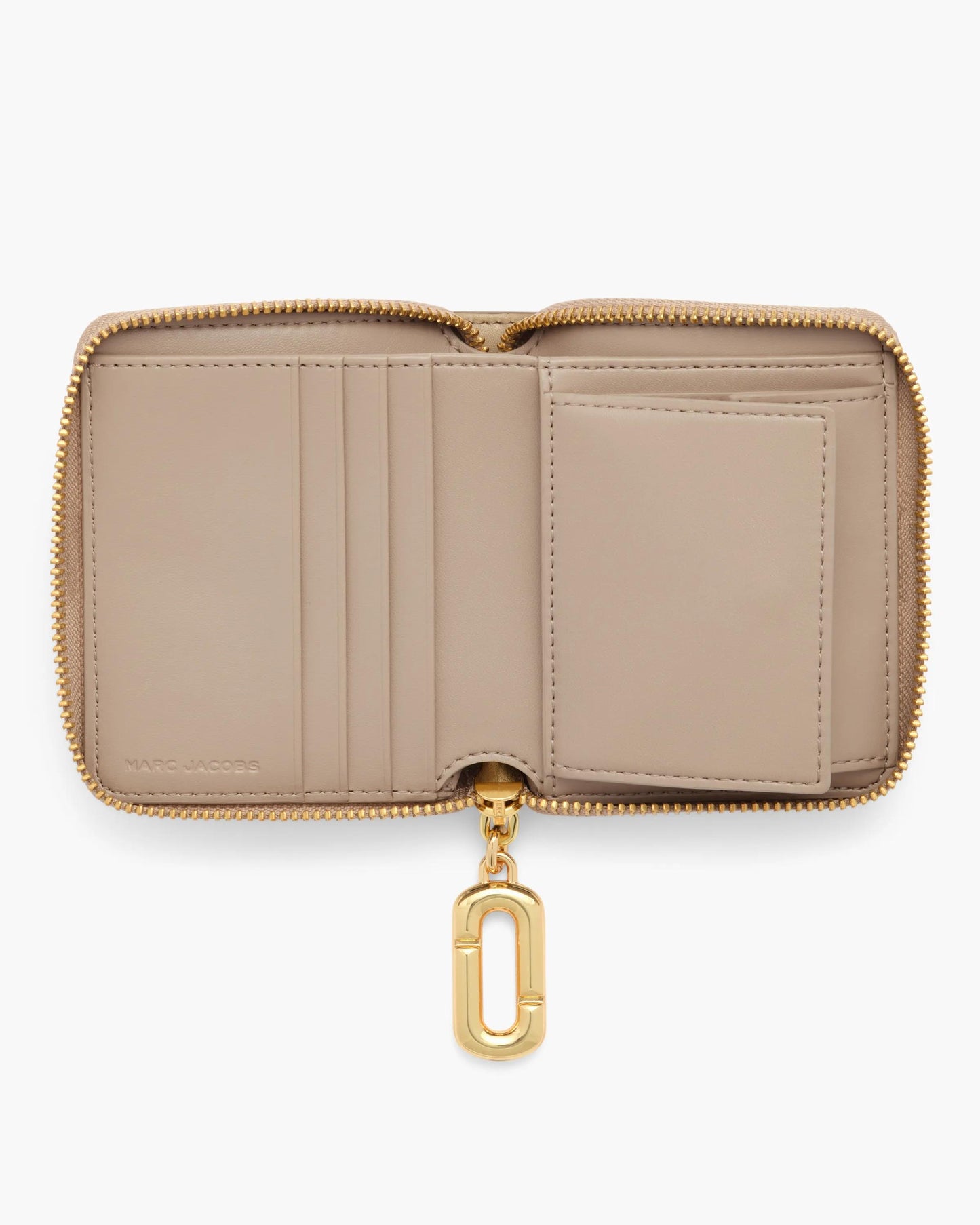 Carteira Marc Jacobs Scene Slim Compact Wallet, Couro Legítimo Liso, cor Ardósia Claro, vista lateral | Original Exports