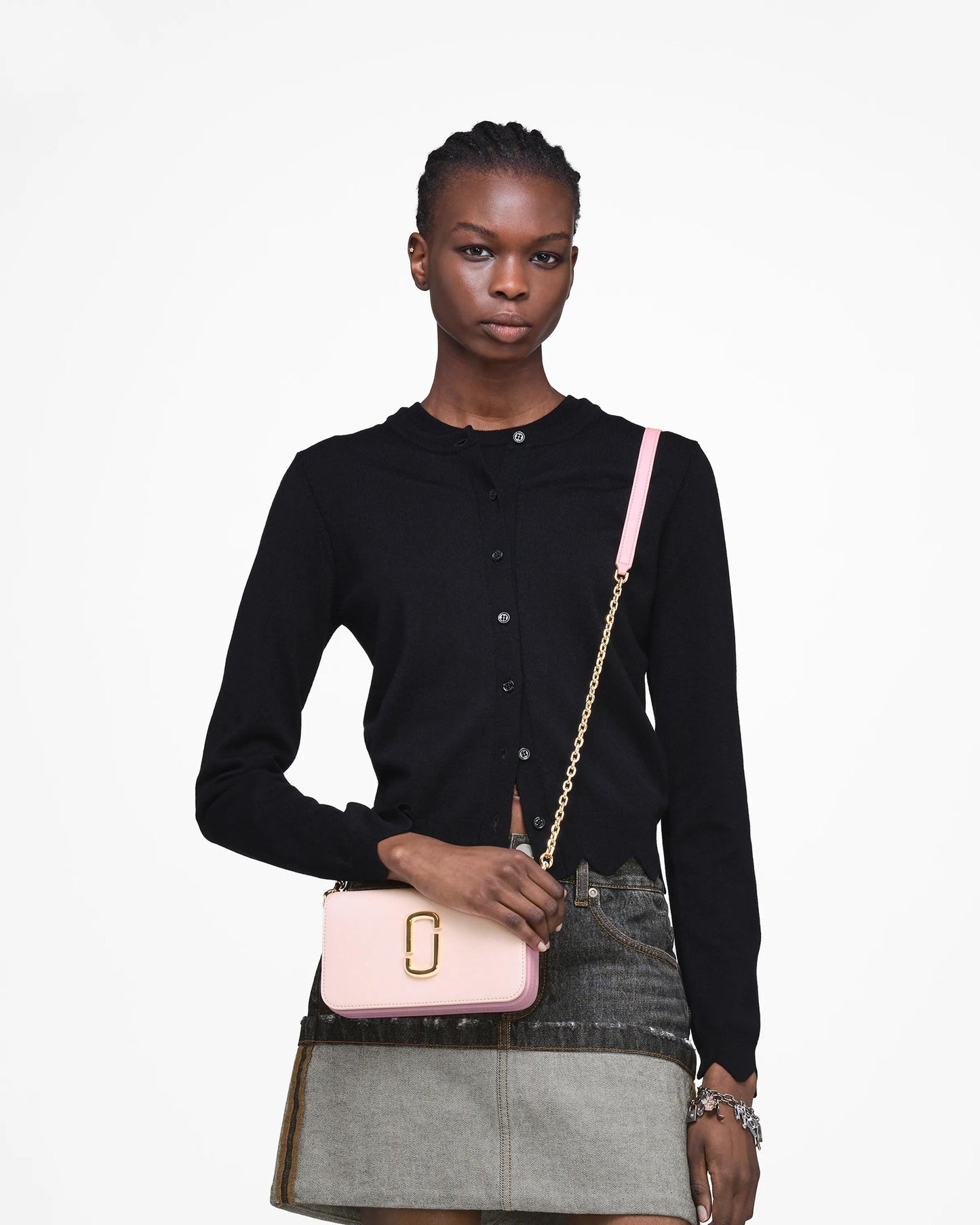 Bolsa Marc Jacobs The Snapshot Wallet On Chain, Couro Saffiano Legítimo, cor Rosa Pó Multicolor, vista lateral | Original Exports