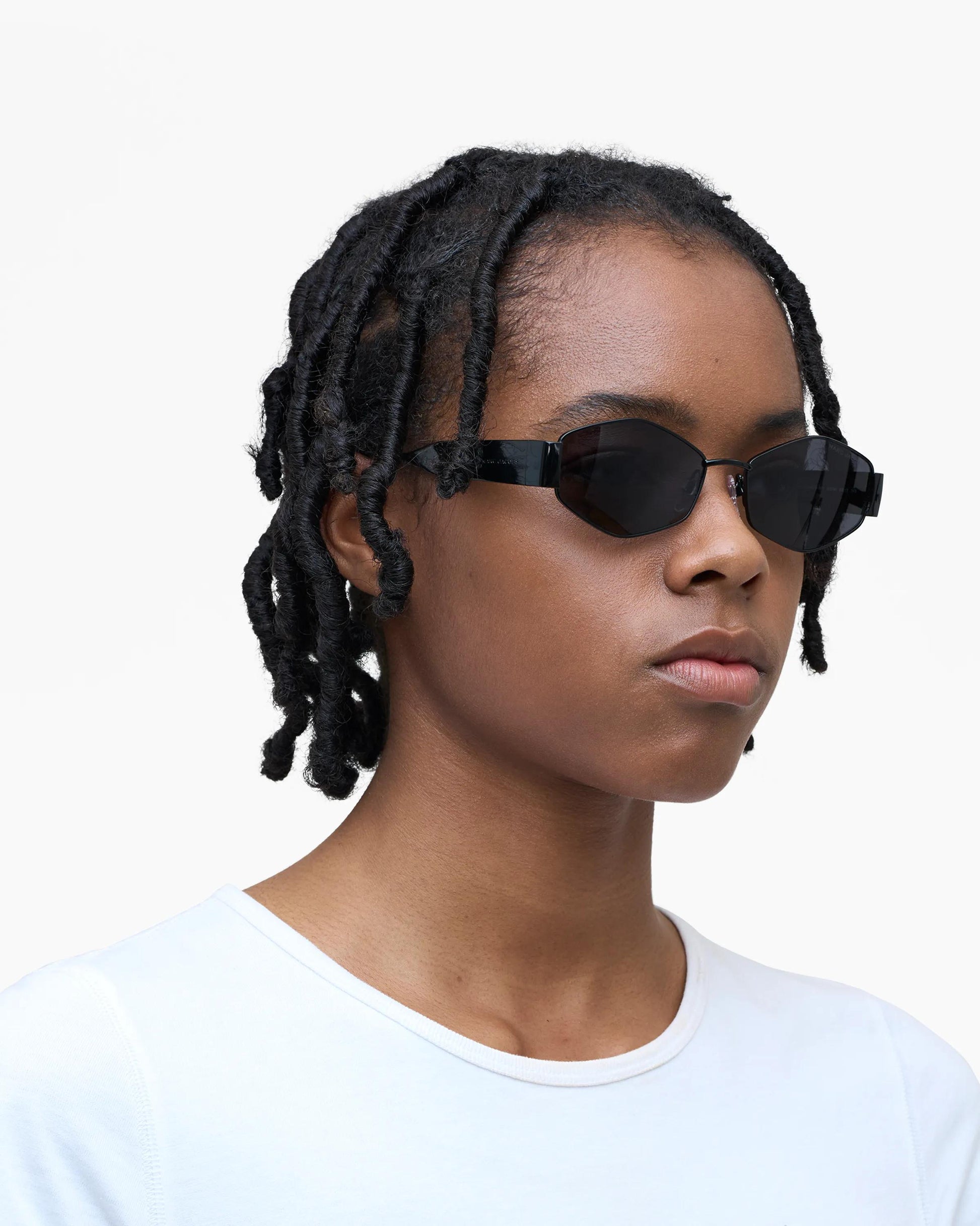 Óculos de Sol Marc Jacobs The Triangle Sunglasses, Metal, cor Preto, vista lateral | Original Exports