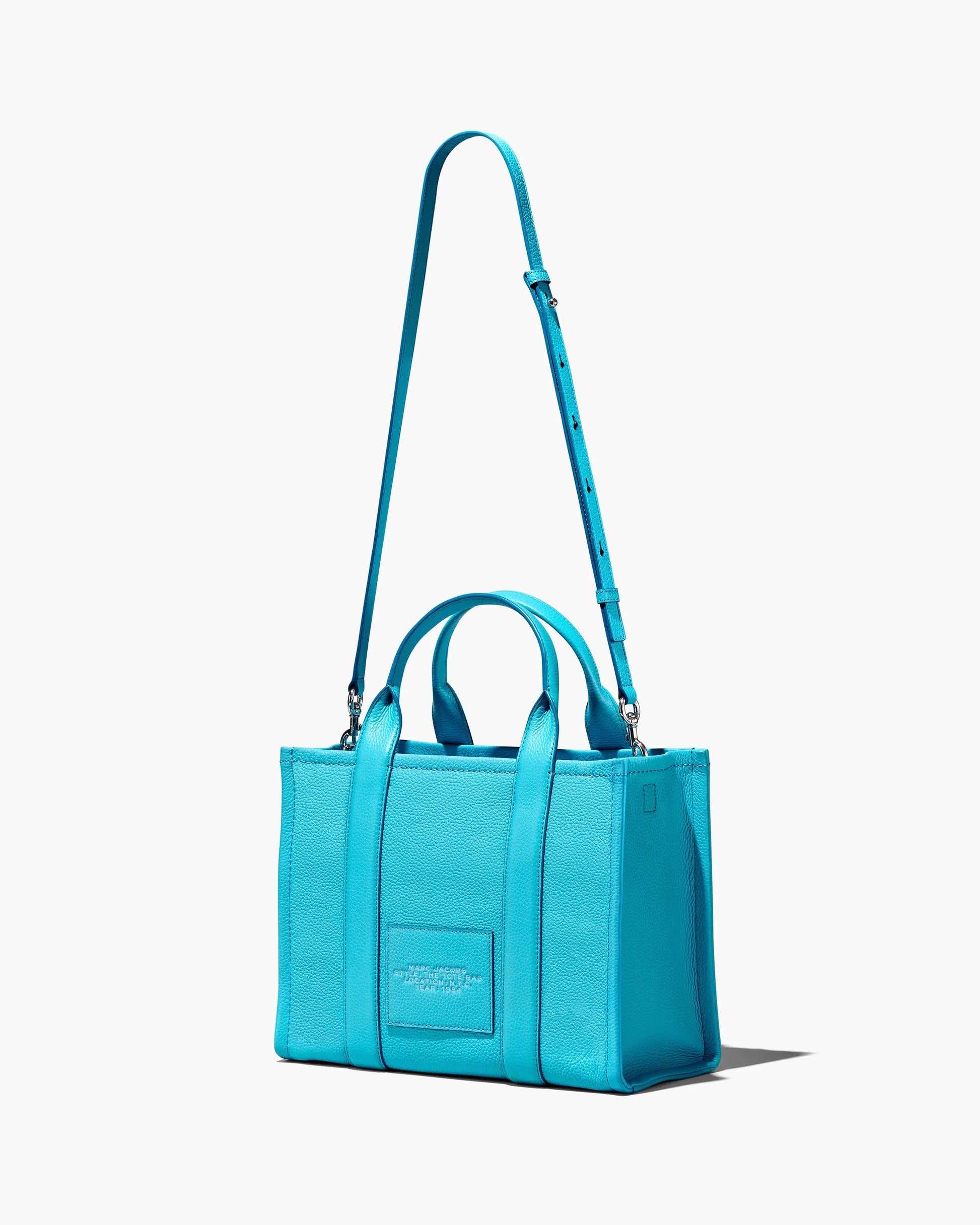 Bolsa Marc Jacobs The Leather Medium Tote Bag, Couro Legítimo, cor Azul Piscina, detalhe do material | Original Exports