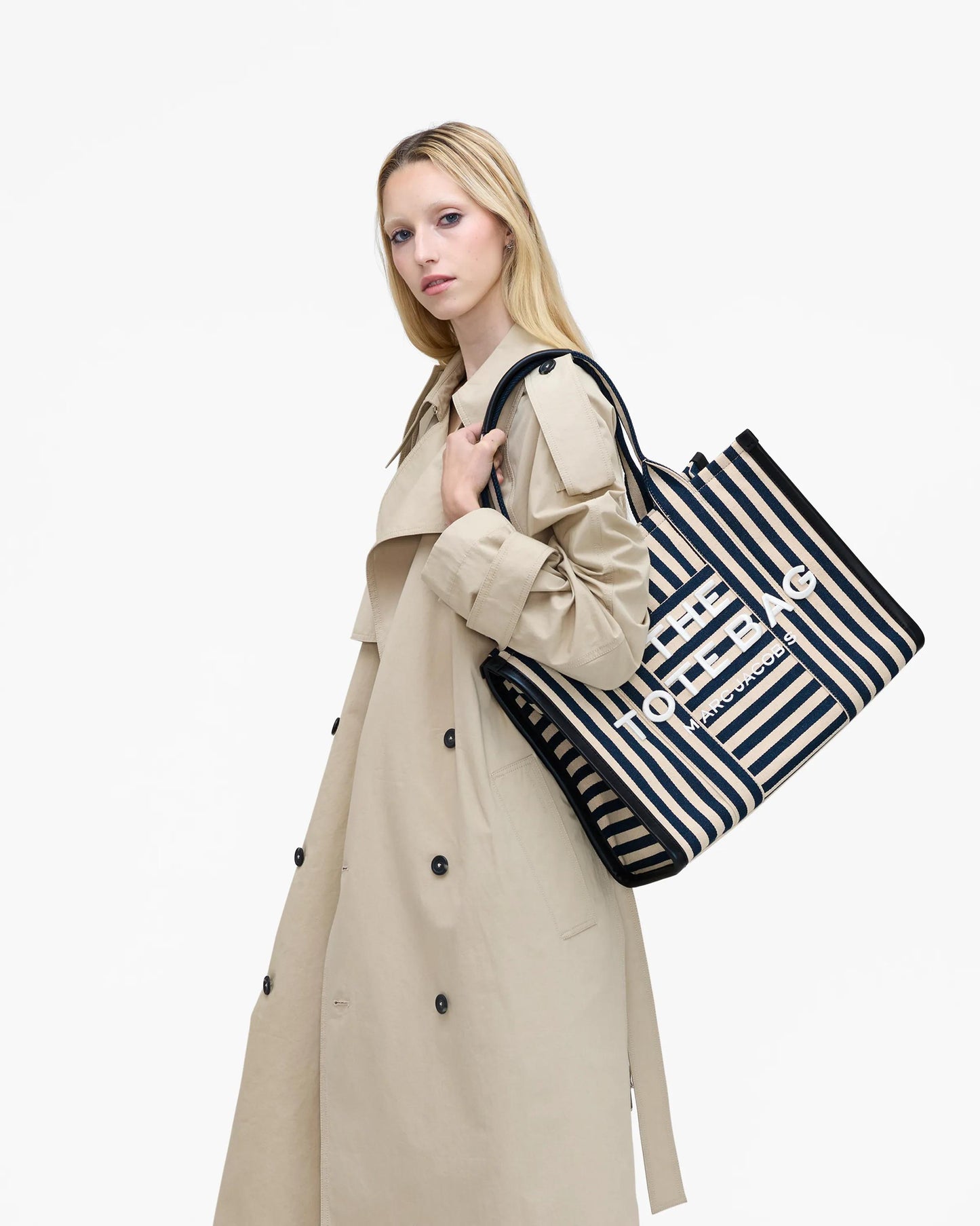 Bolsa Marc Jacobs The Stripe Canvas Large Tote Bag, Lona de Algodão pesada com acabamento em couro, cor Azul Mar Multicolor, vista lateral | Original Exports