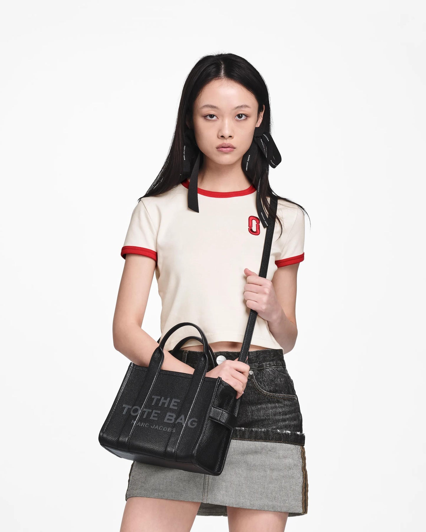 Bolsa Marc Jacobs The Leather Small Tote Bag, Couro Legítimo, cor Preto, vista lateral | Original Exports